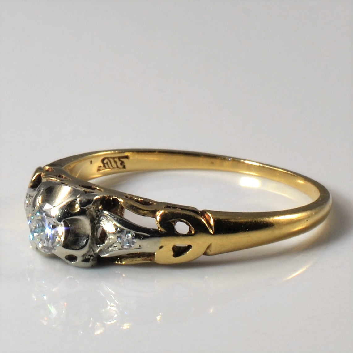 Retro Three Stone Diamond Ring | 0.13ctw | SZ 6.25 |