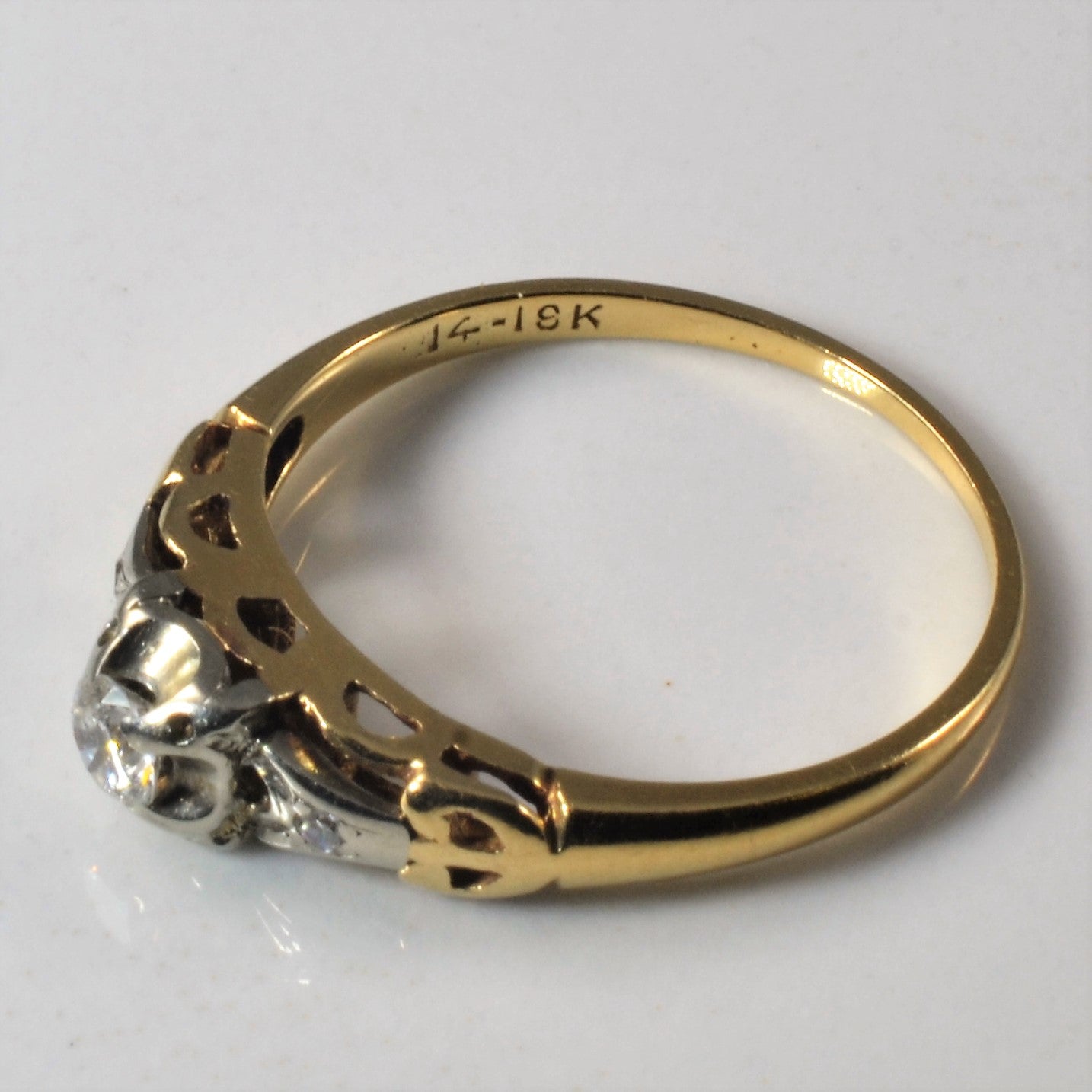 Retro Three Stone Diamond Ring | 0.13ctw | SZ 6.25 |