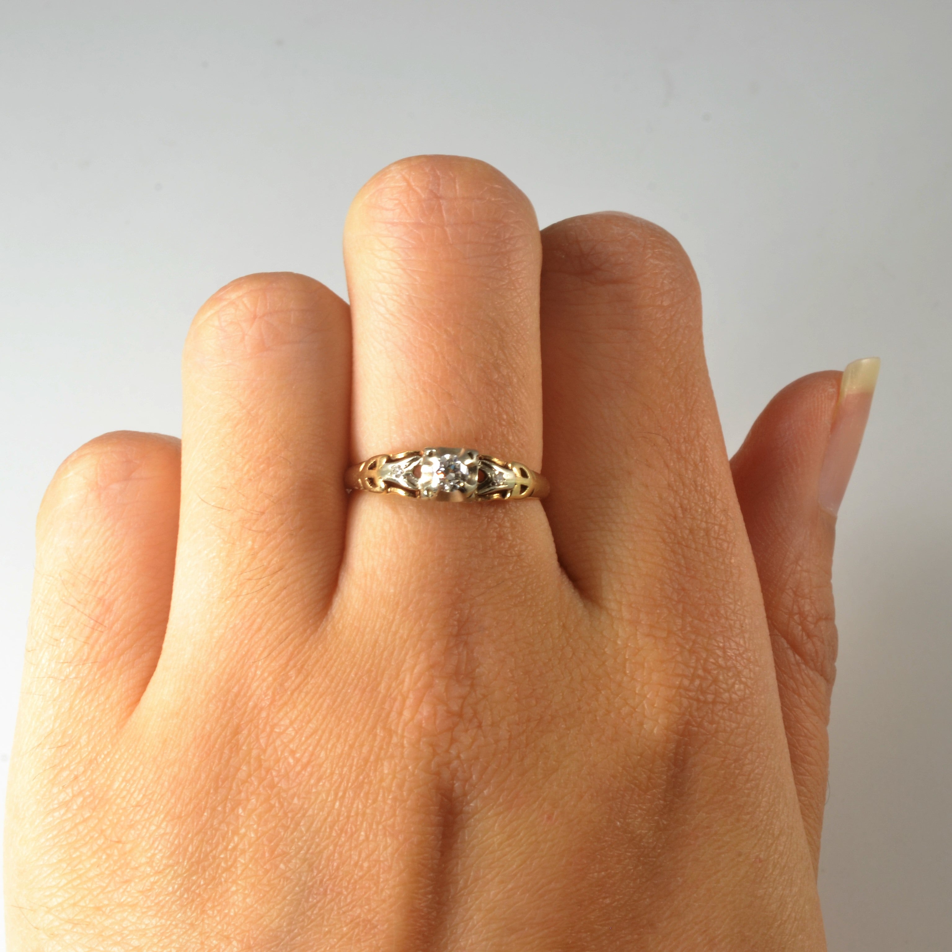 Retro Three Stone Diamond Ring | 0.13ctw | SZ 6.25 |