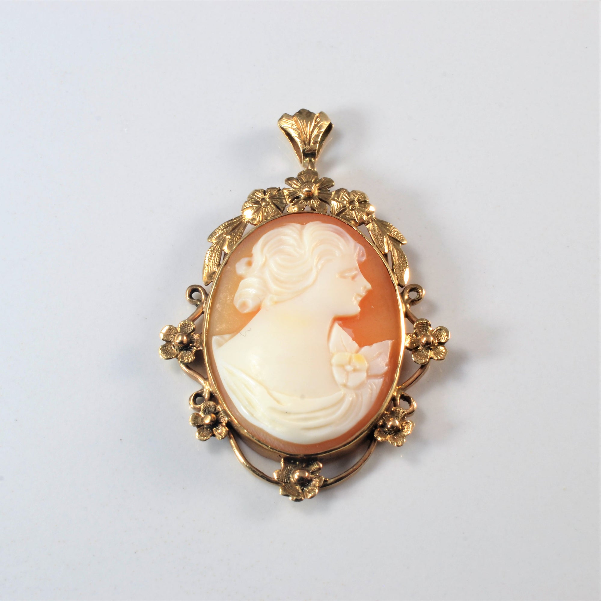 Floral Detailed Cameo Pendant | 8.00ct |