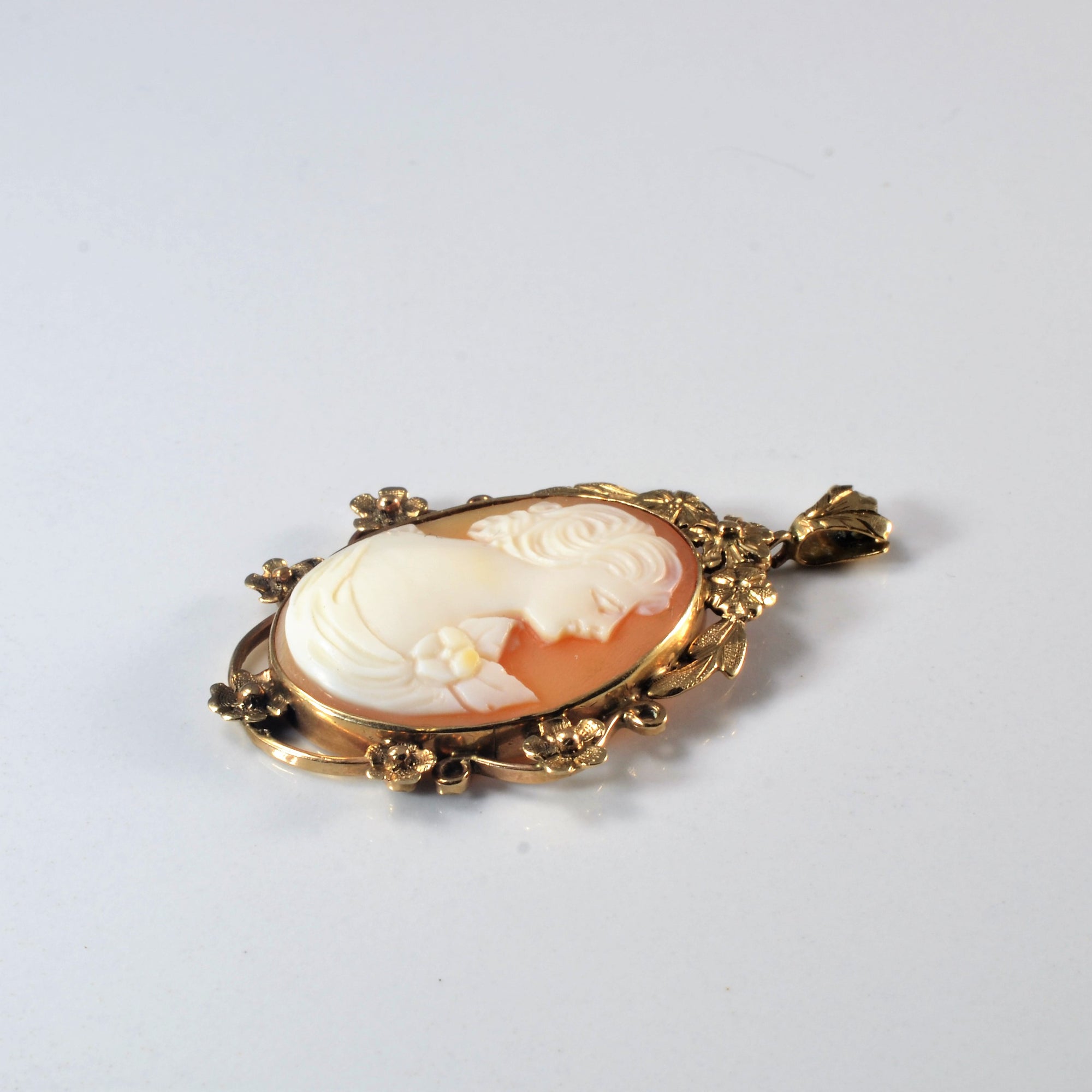 Floral Detailed Cameo Pendant | 8.00ct |