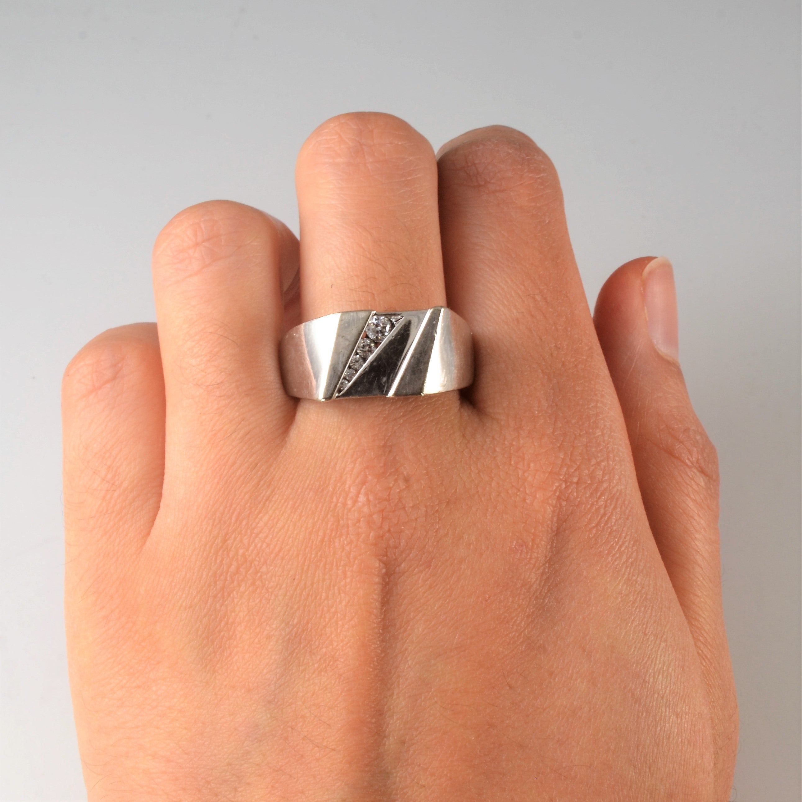 Diagonal Diamond Channel Band | 0.17ctw | SZ 11 |