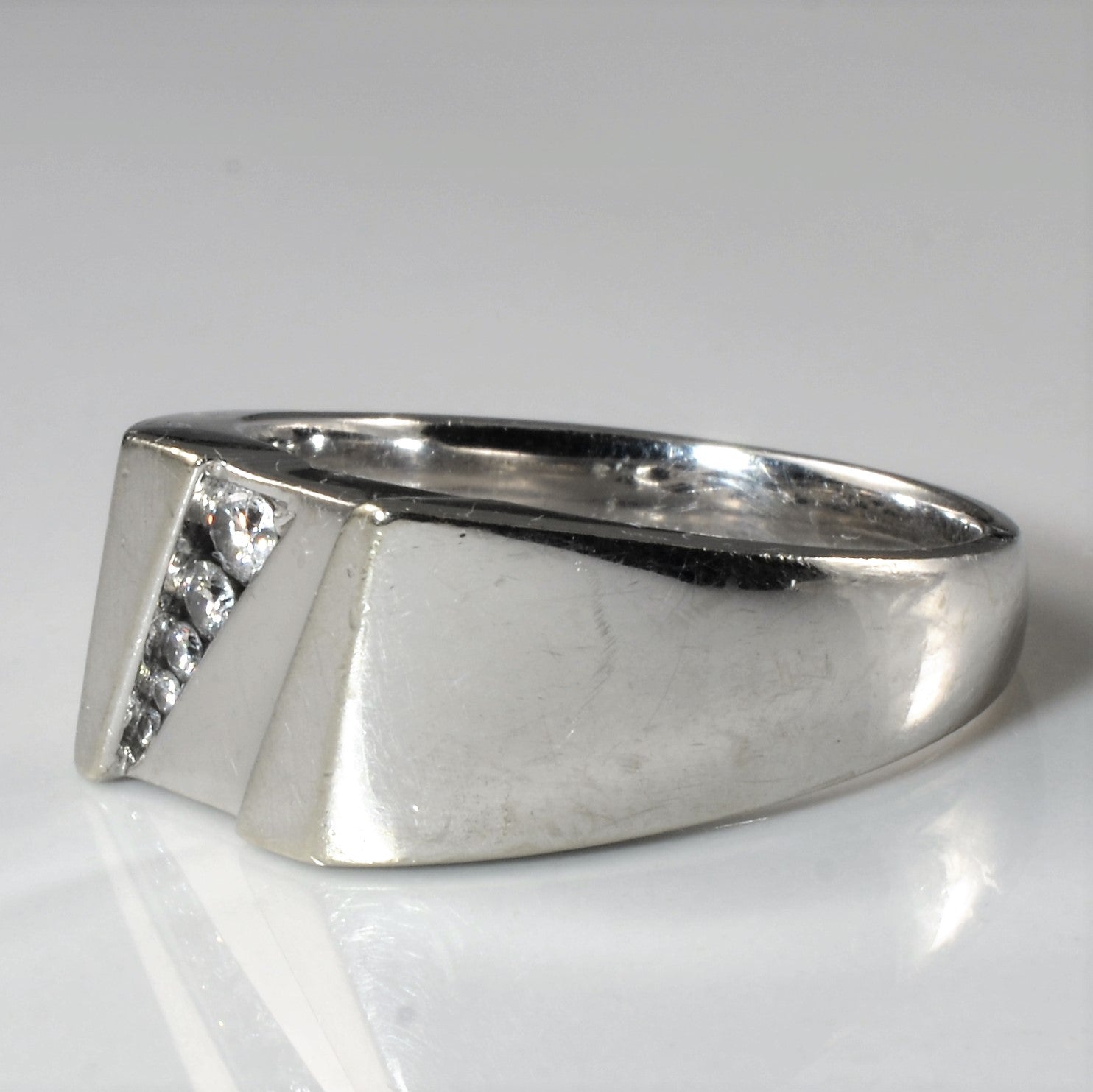 Diagonal Diamond Channel Band | 0.17ctw | SZ 11 |