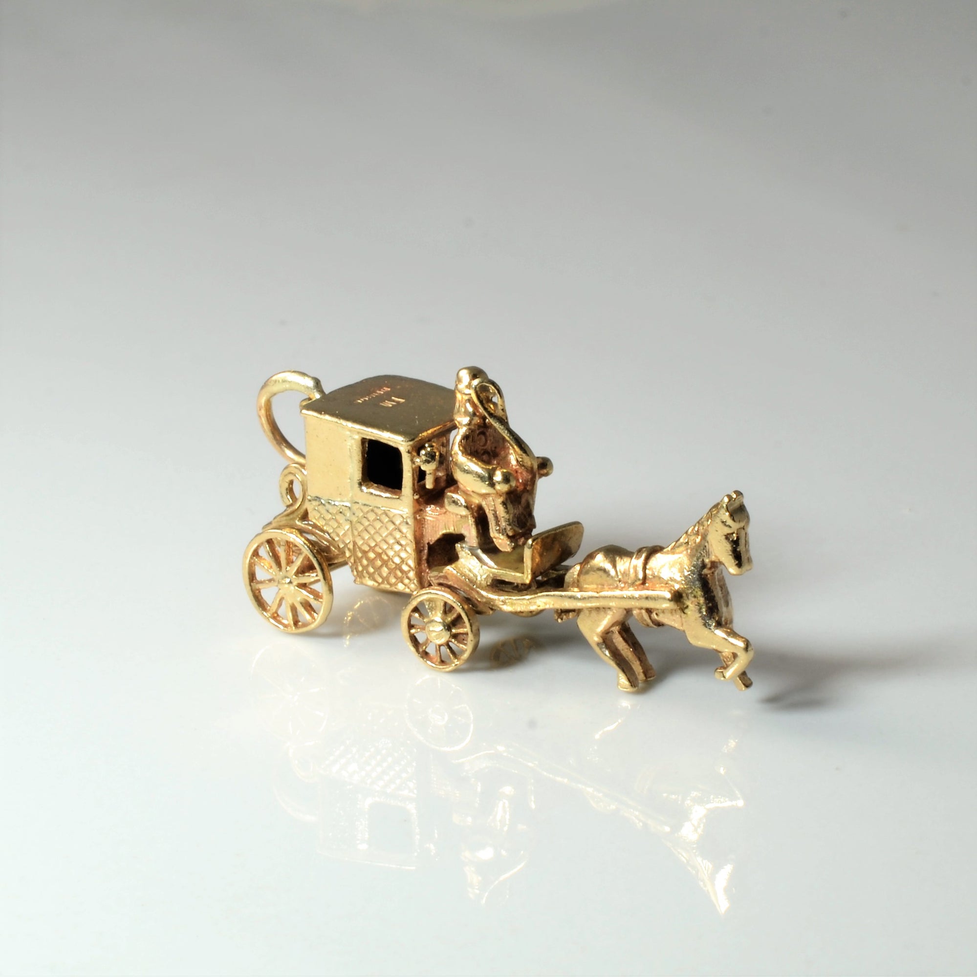 Horse & Carriage Gold Pendant |