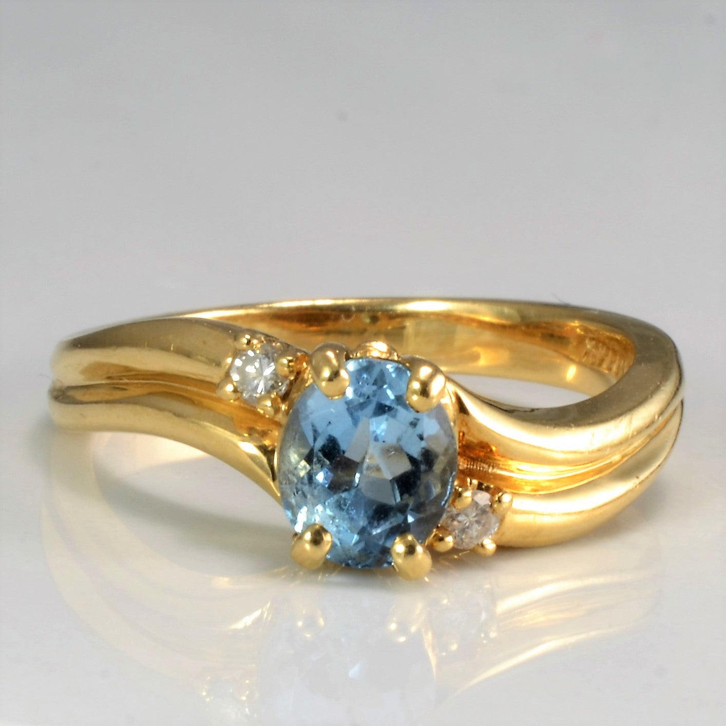 Aquamarine and Diamond Accent Ring | 0.05 ctw SZ 6.25 |