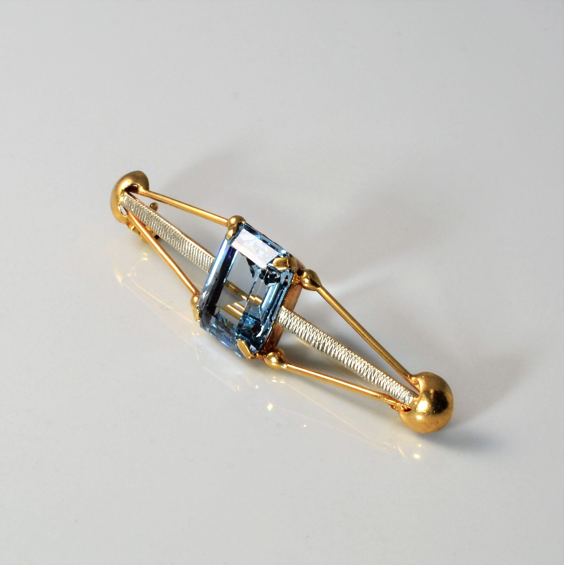 Retro Blue Topaz Brooch | 9.50 ct |