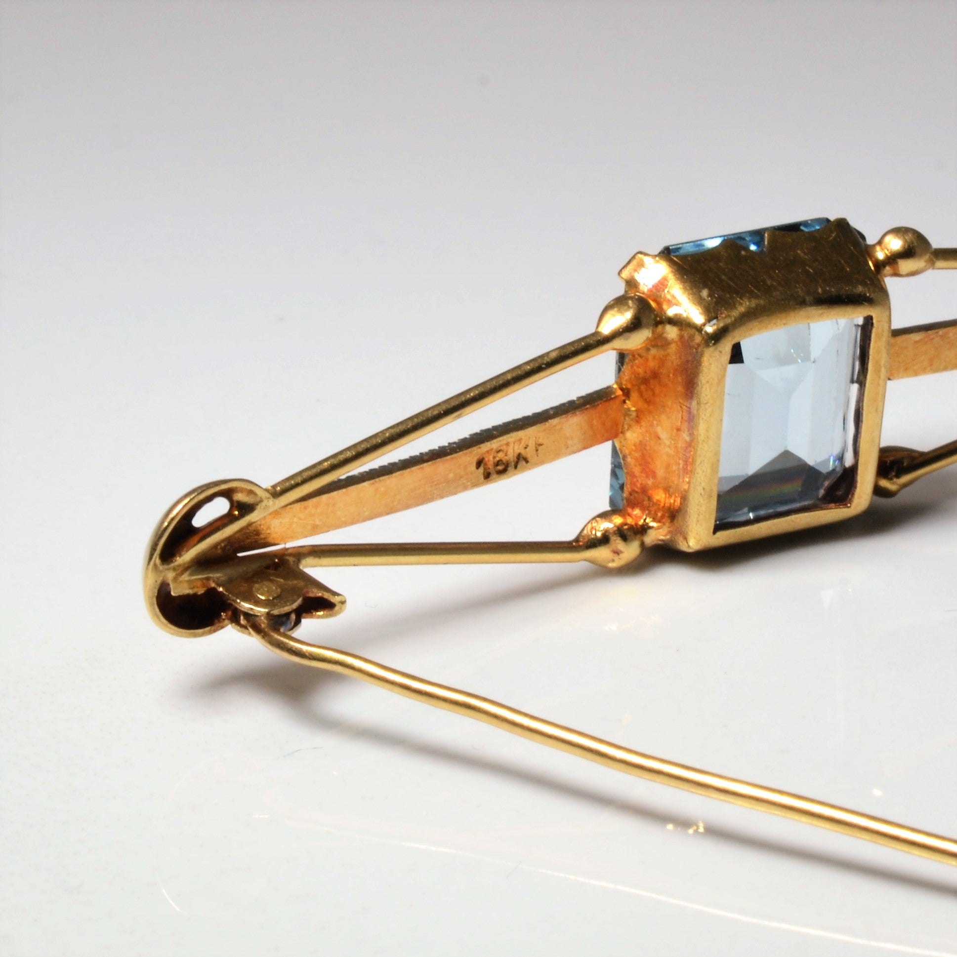 Retro Blue Topaz Brooch | 9.50 ct |