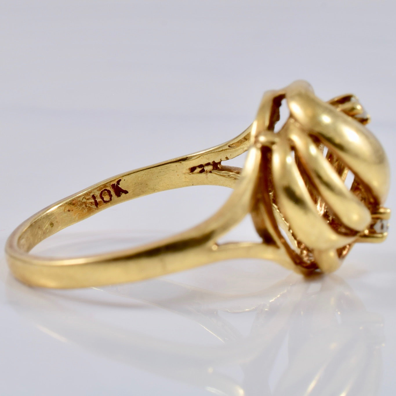 Vintage Gold and Diamond Ring | 0.03 ctw SZ 7 |