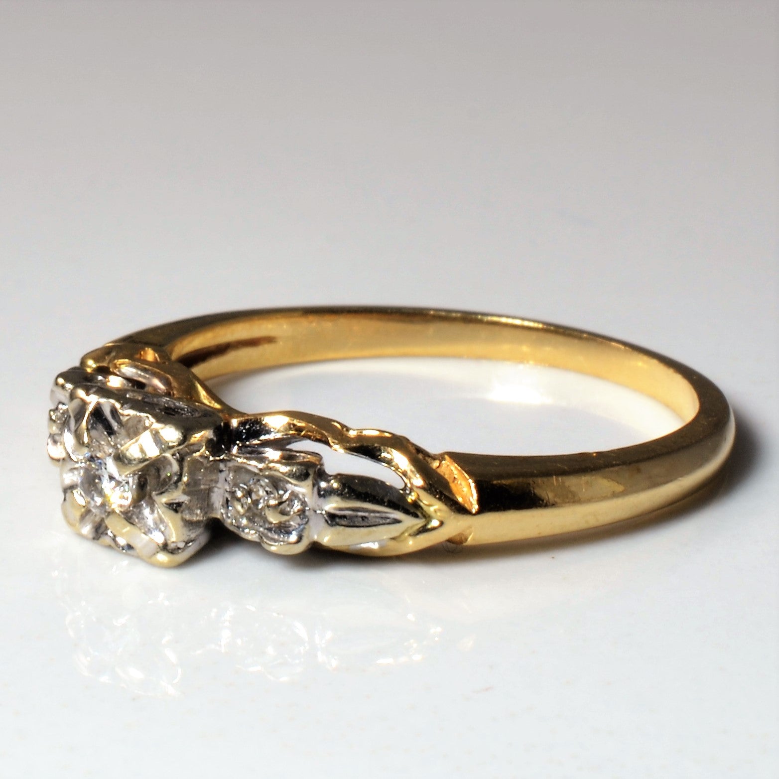 Petite Retro Diamond Ring | 0.07ctw | SZ 7.5 |