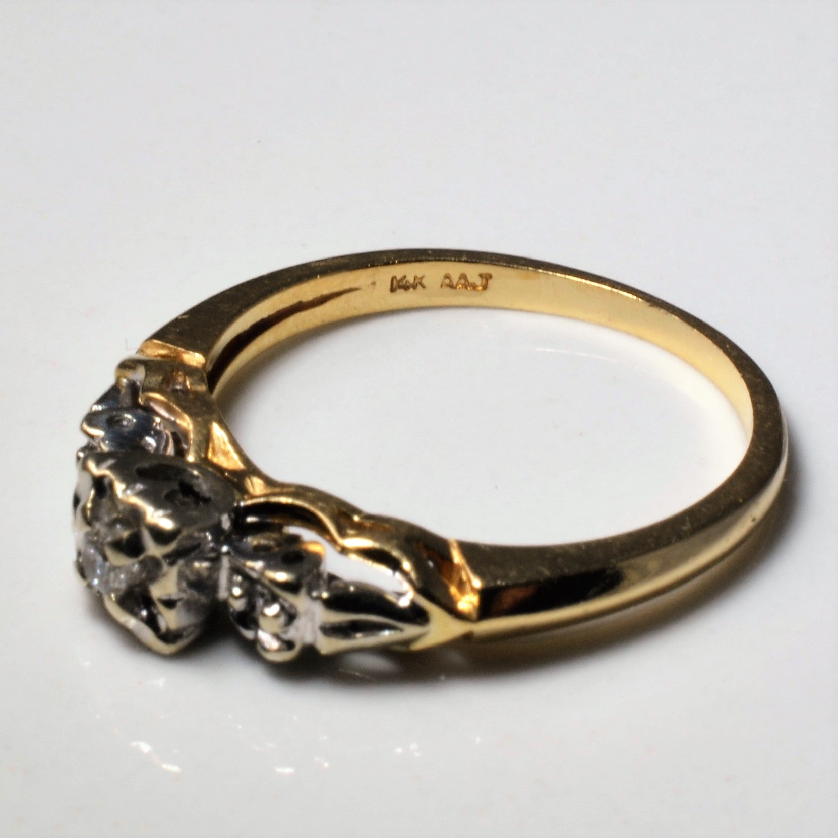 Petite Retro Diamond Ring | 0.07ctw | SZ 7.5 |
