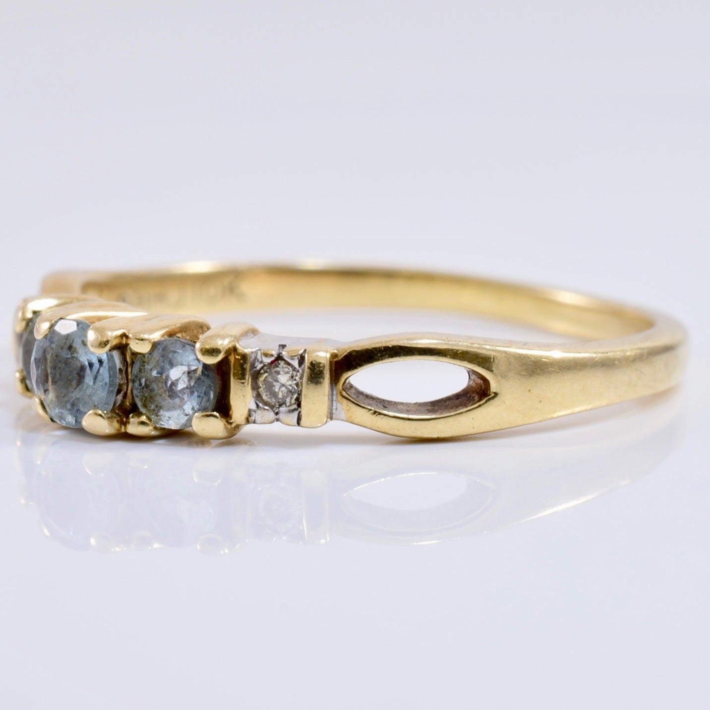 Aquamarine and Diamond Ring | 0.01 ctw SZ 7 |