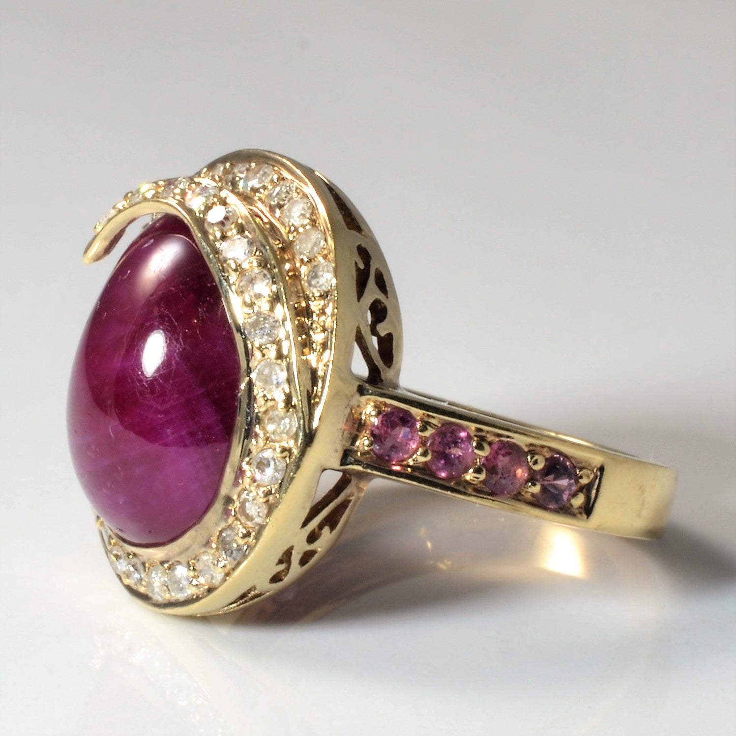 Cabochon Cut Ruby & Diamond Ring | 0.25ctw, 11.00ct | SZ 7 |