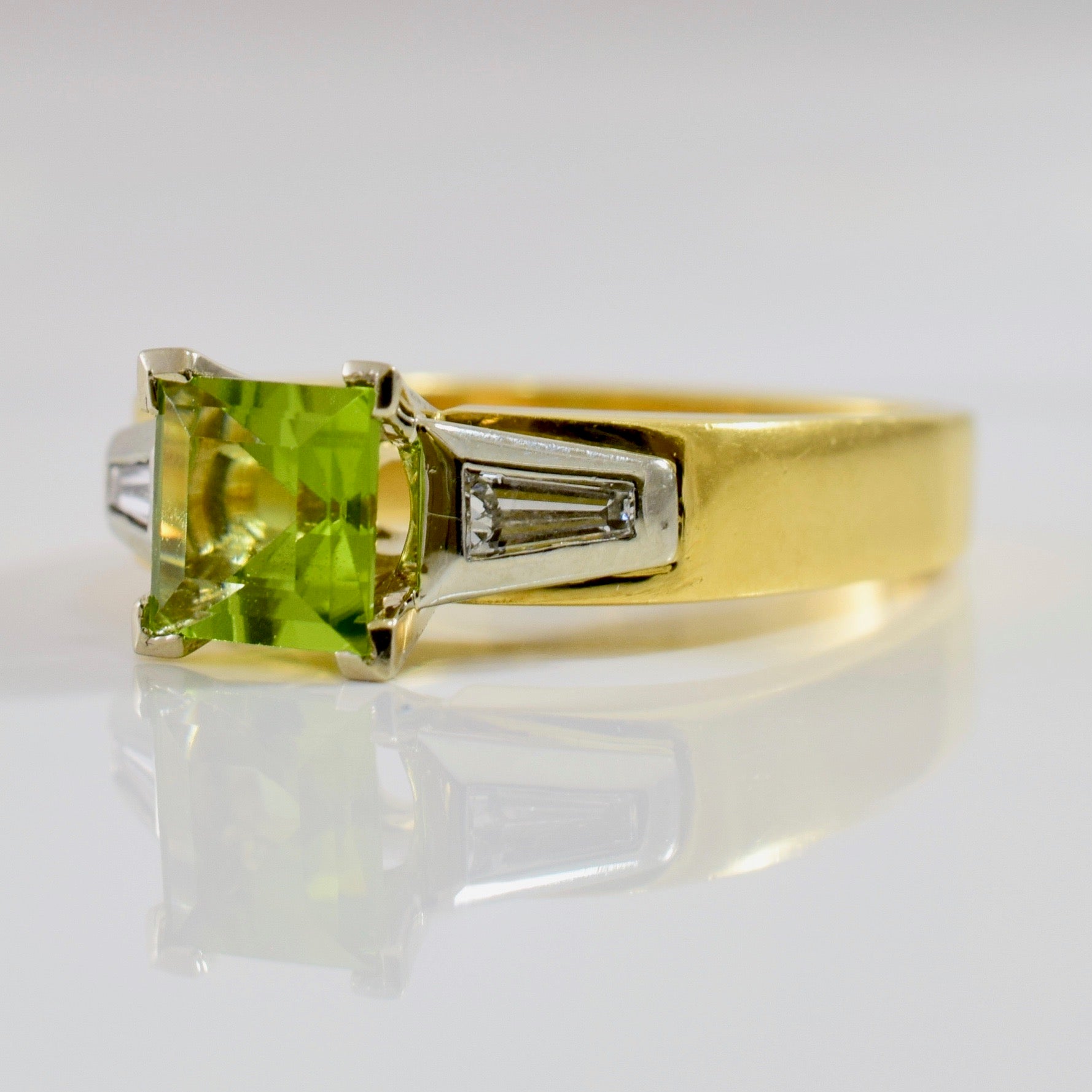 Peridot & Diamond Square Ring | 0.10 ctw SZ 5.5 |