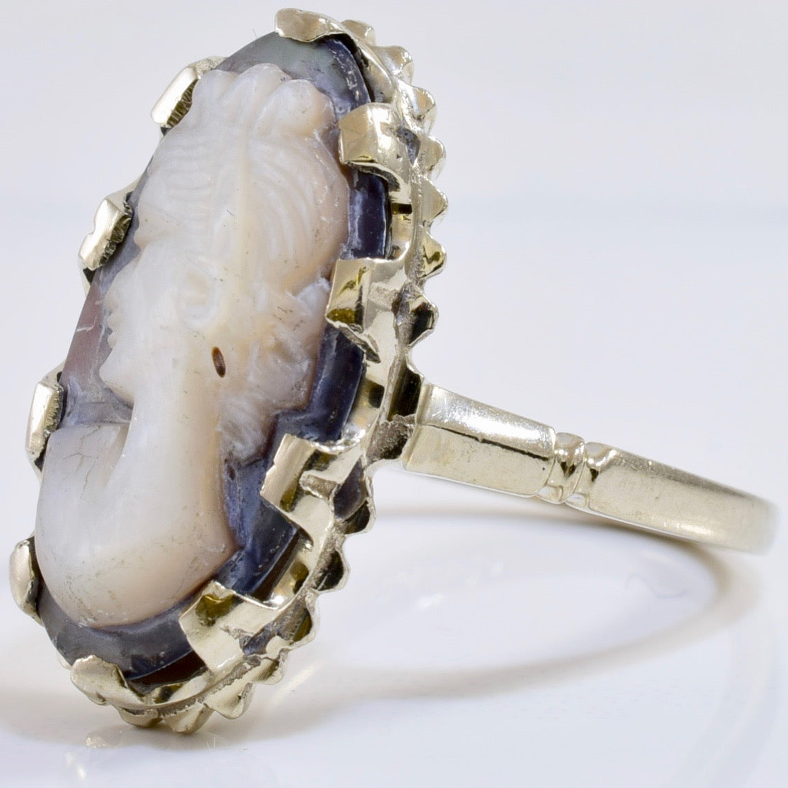 Mother of Pearl Cameo Ring | SZ 5.75 |