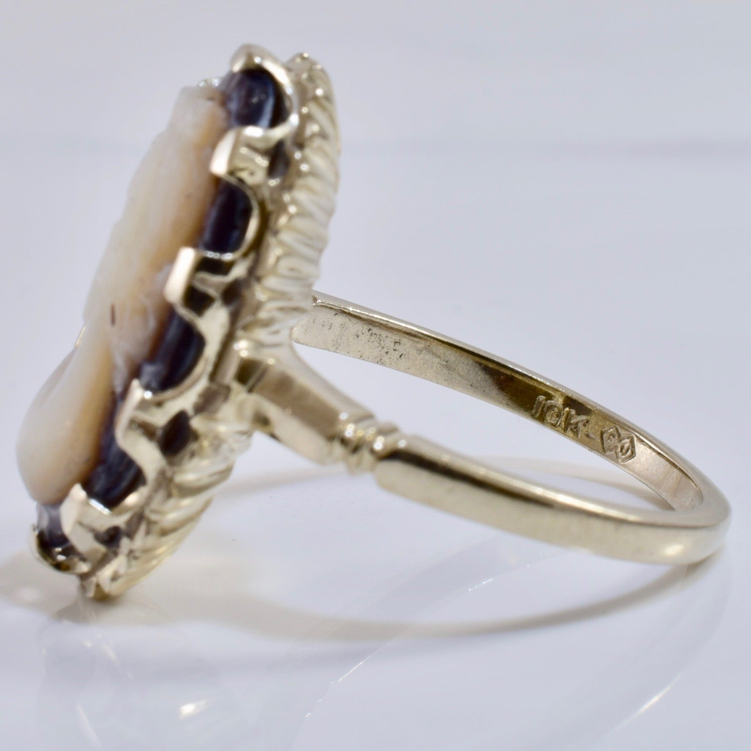 Mother of Pearl Cameo Ring | SZ 5.75 |