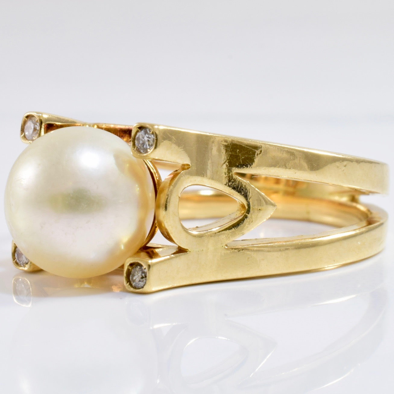 Pearl and Diamond Ring | 0.04 ctw SZ 5.5 |