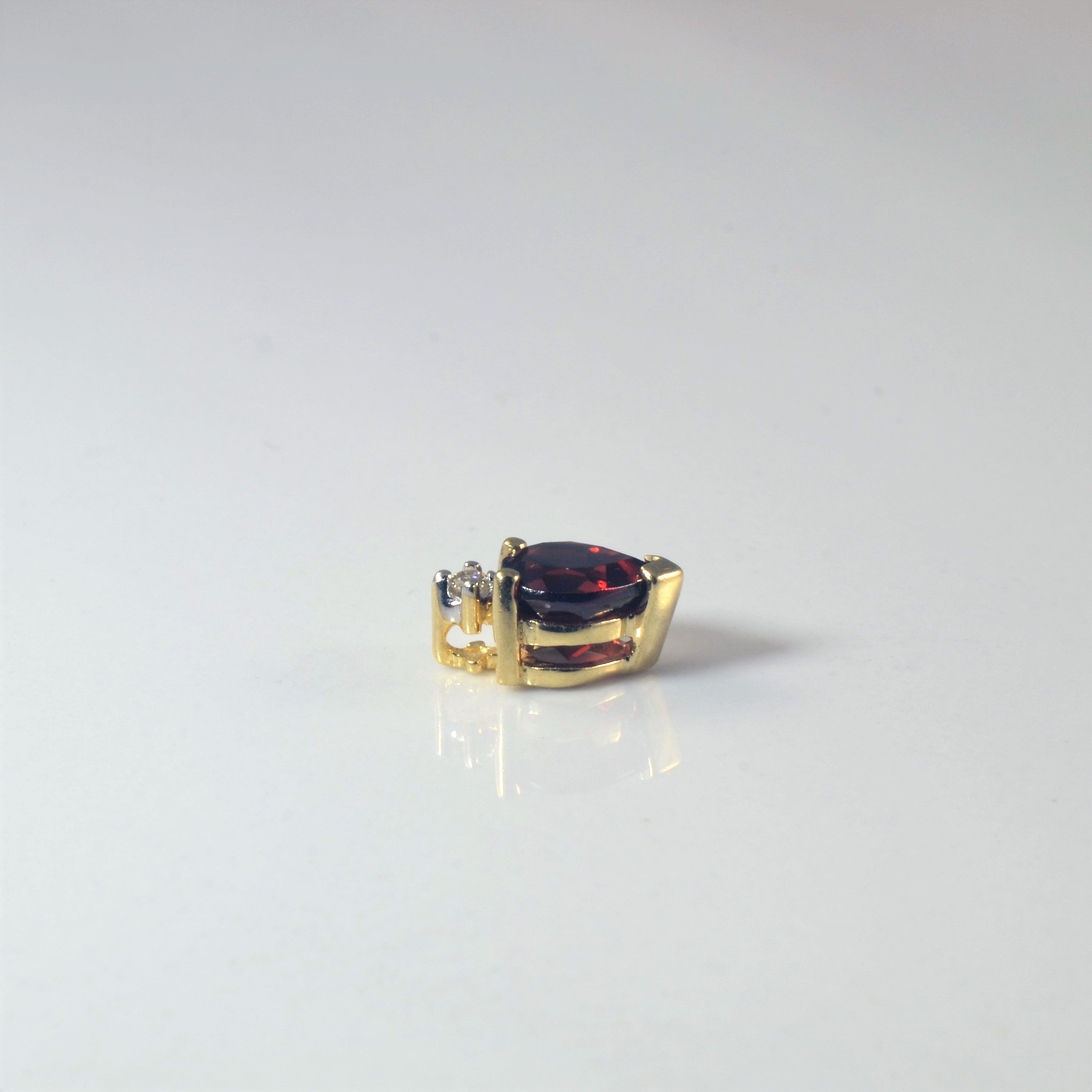 Garnet & Diamond Pendant | 1.00ct, 0.01ct |