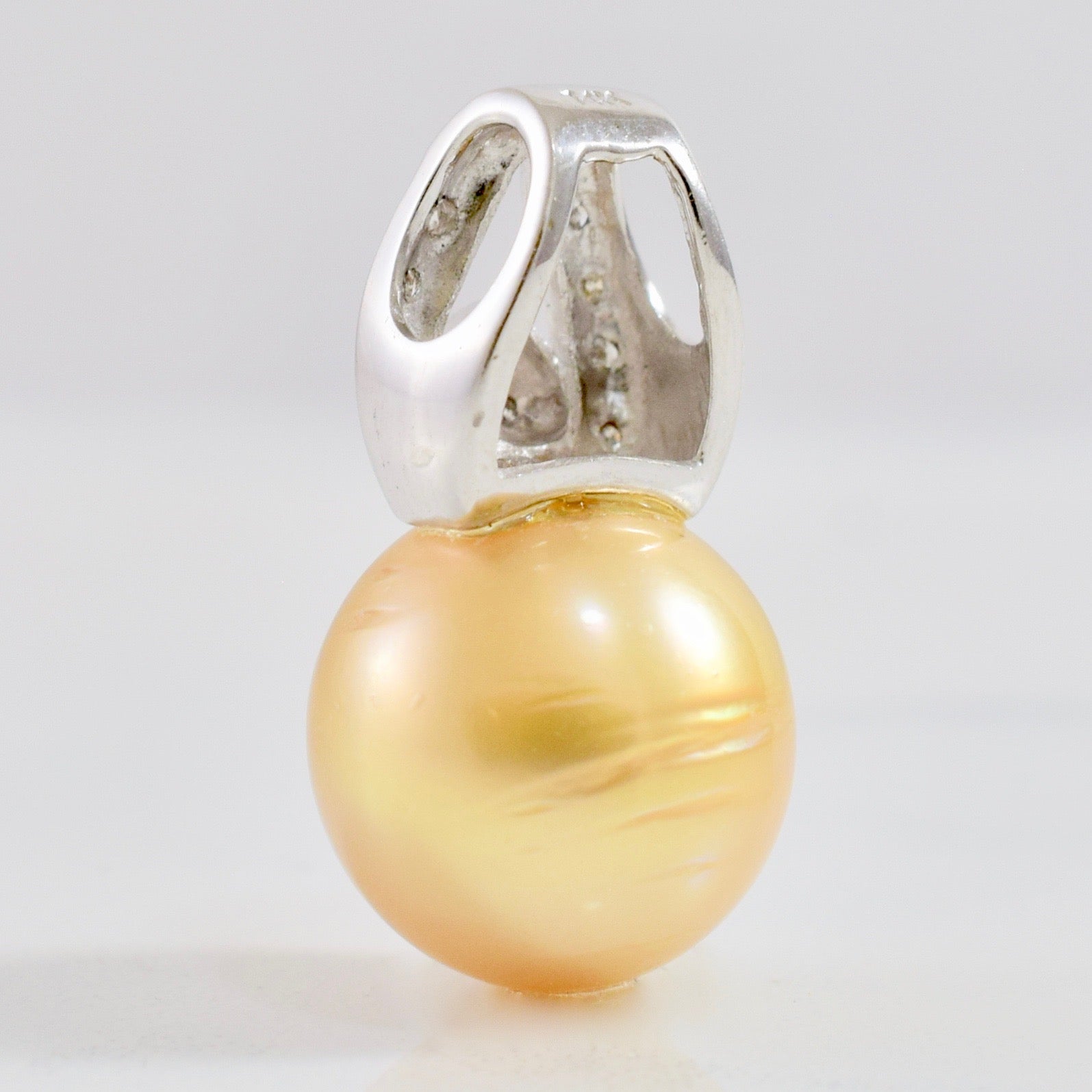 Elegant Pearl and Diamond Pendant | 0.05 ctw |