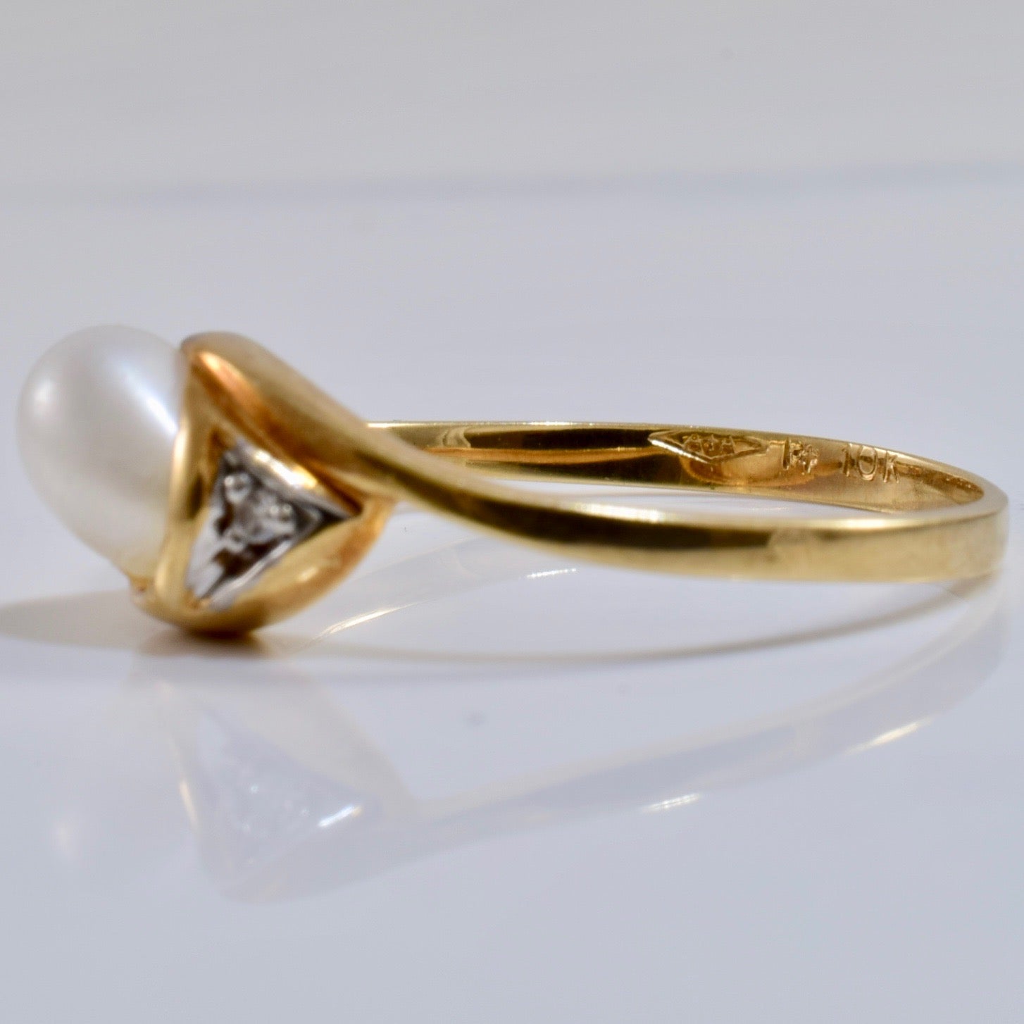 Pearl and Diamond Ring | 0.01 ctw | SZ 7.75 |