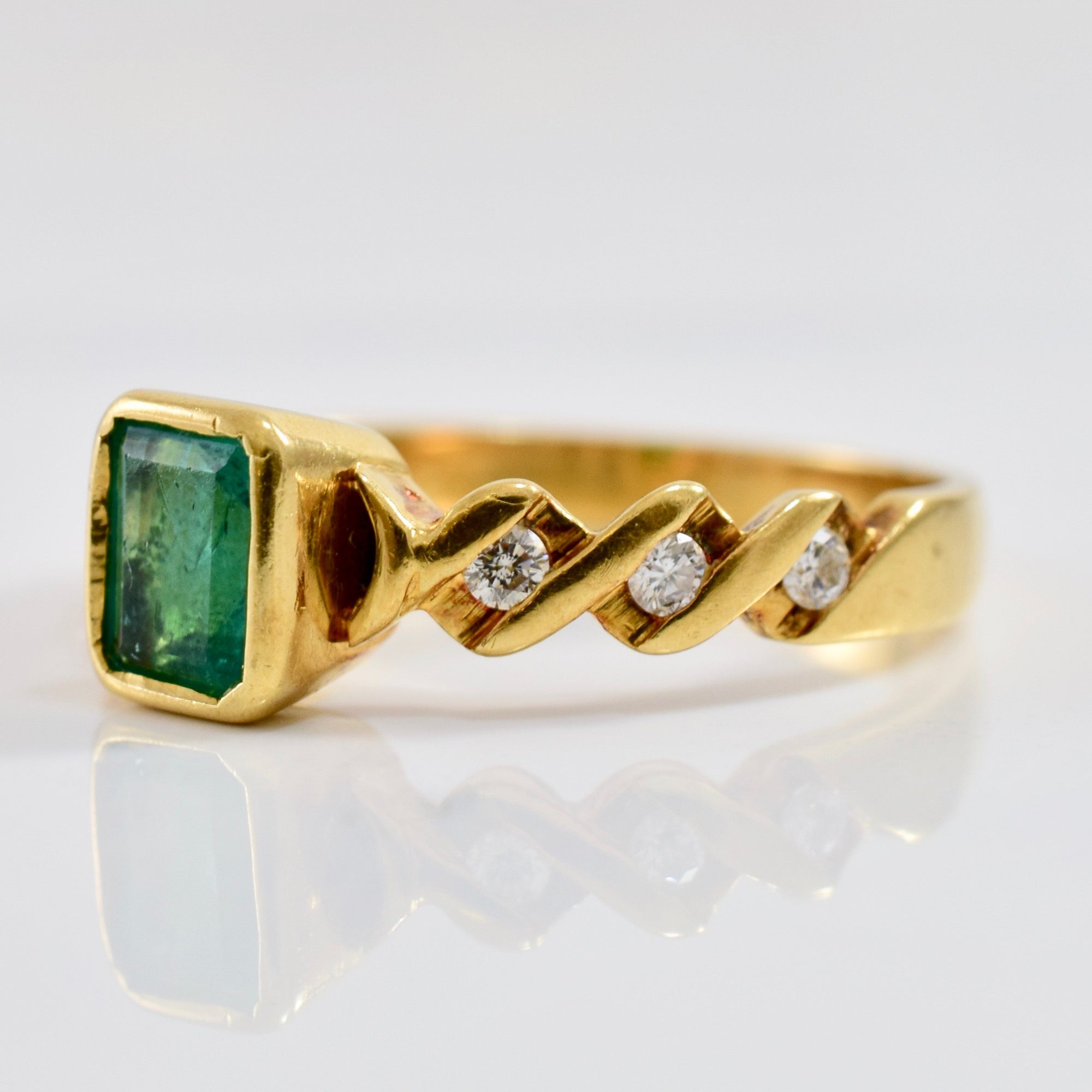 Woven Diamond and Emerald Ring | 0.12 ctw SZ 6.5 |