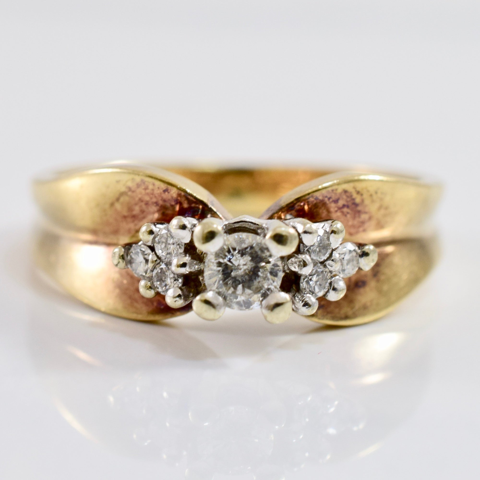 Diamond Ring with Cluster Accent Stones | 0.19 ctw SZ 6 |