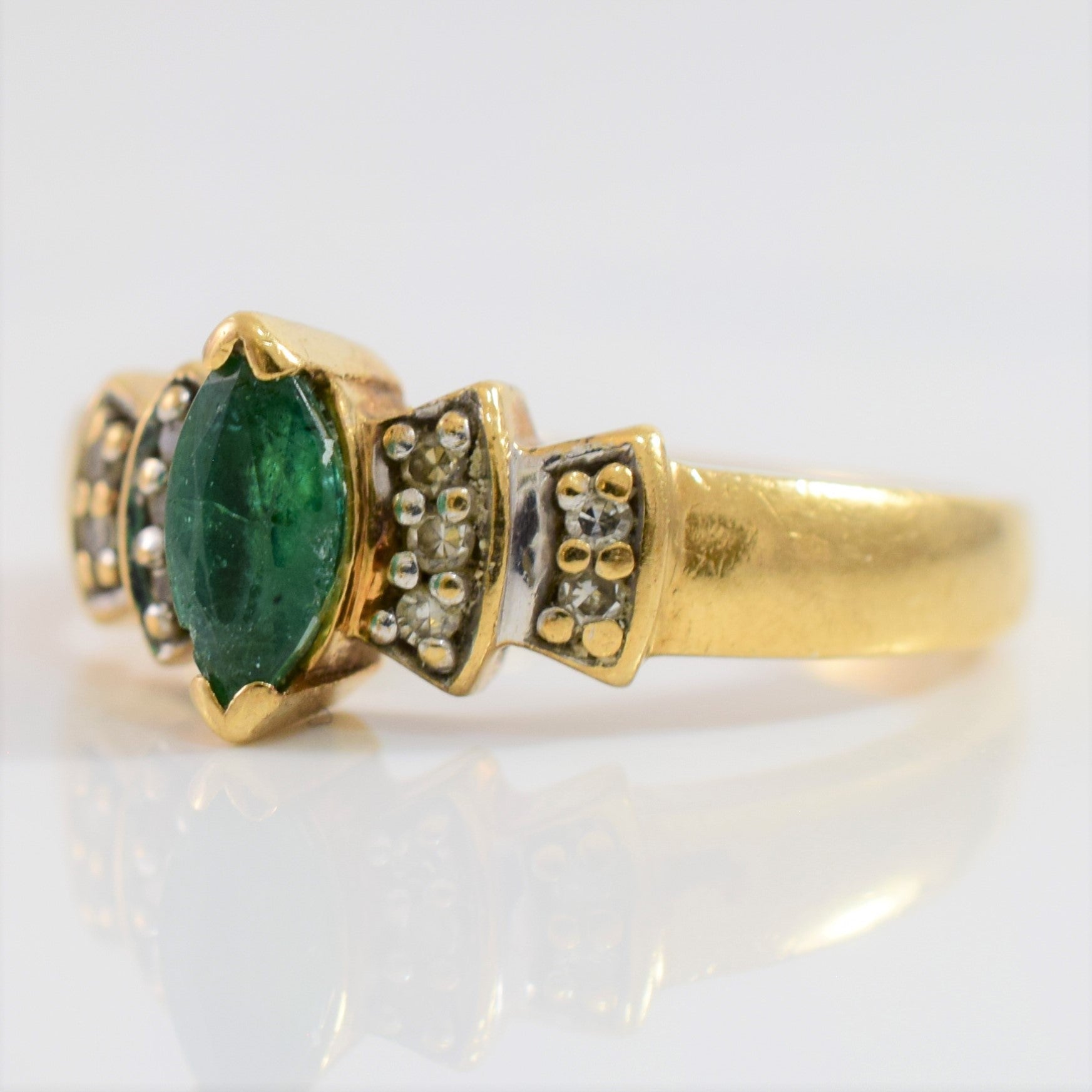 Emerald and Diamond Ring | 0.09 ctw SZ 5.75 |