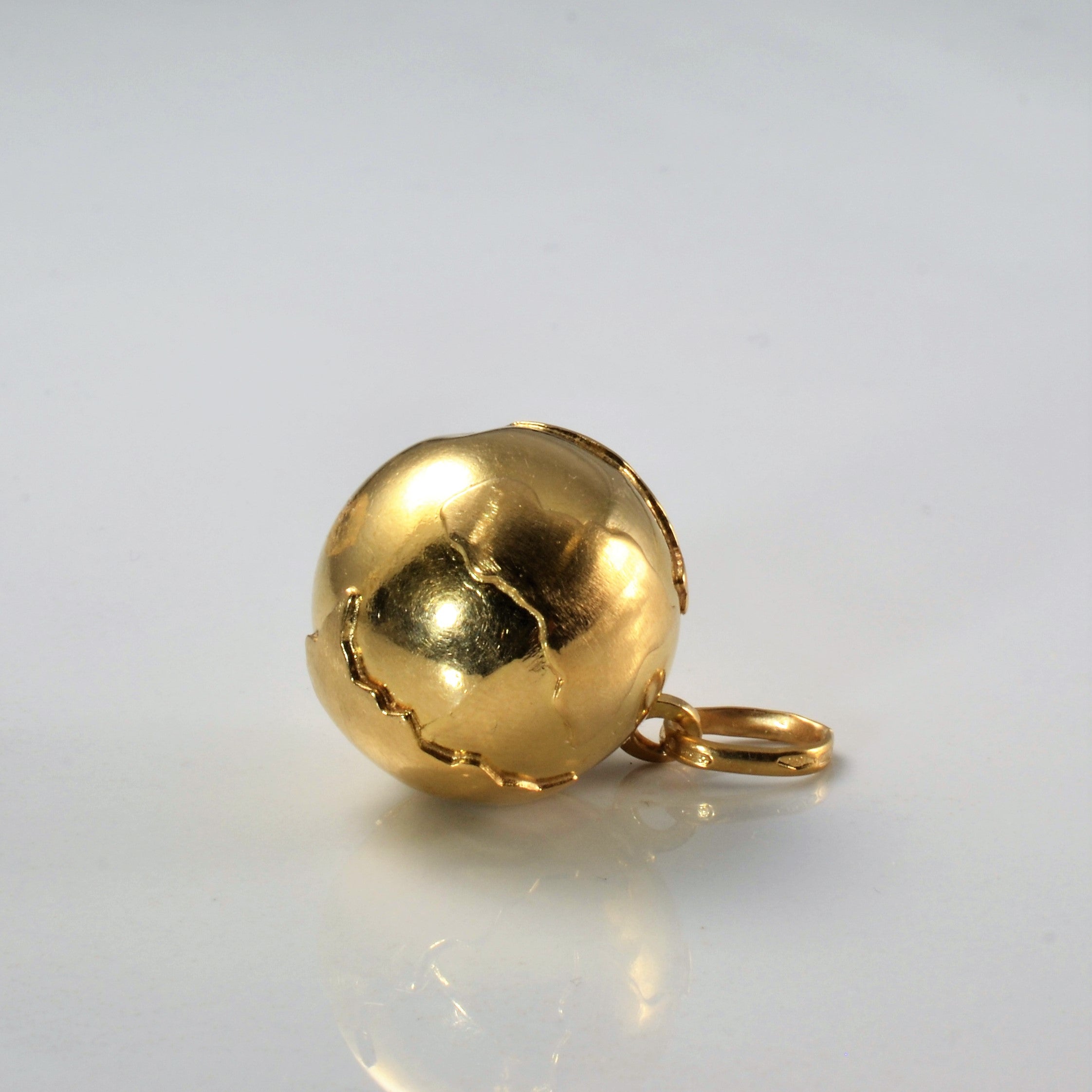 Gold Globe Pendant |