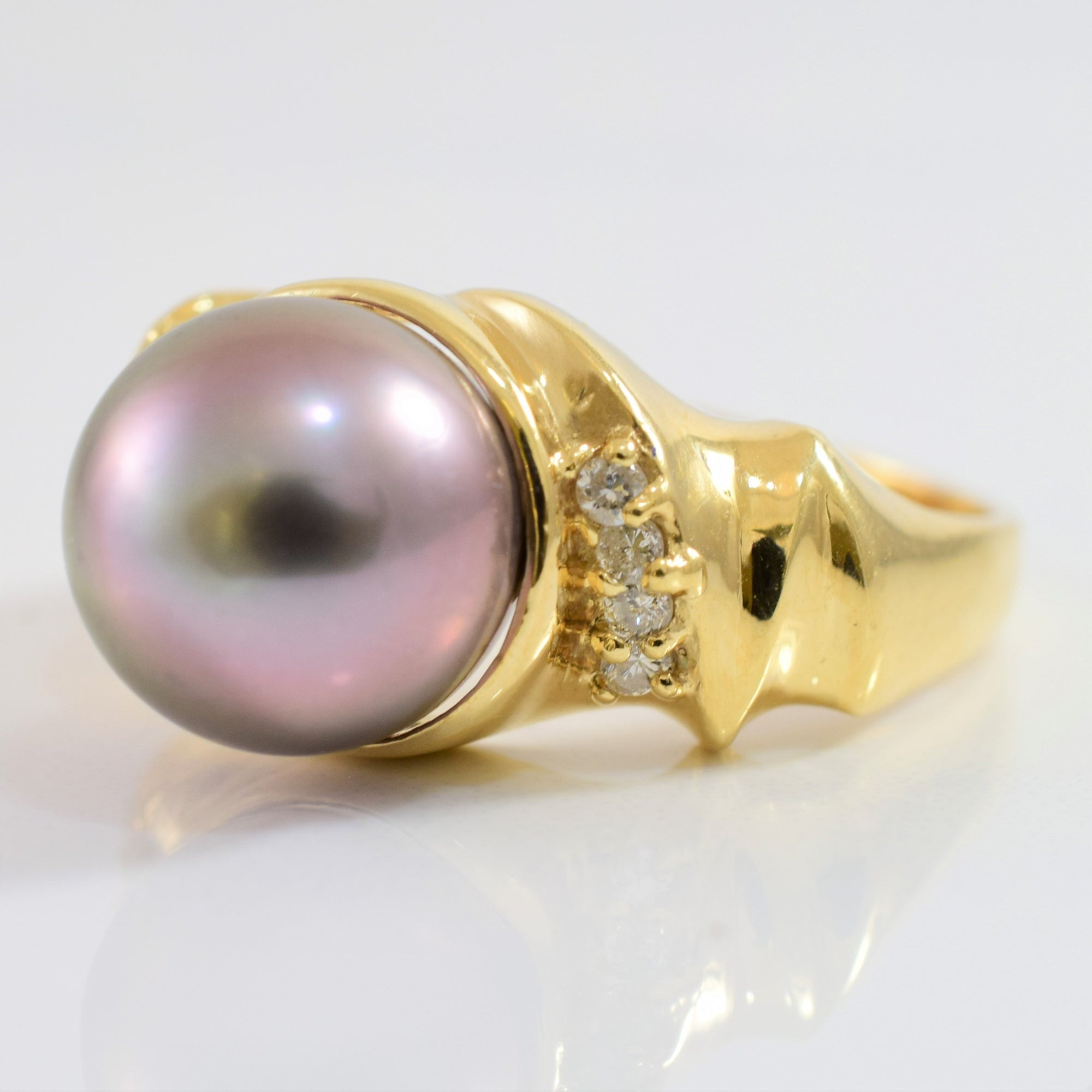 Black Tahitian Pearl and Diamond Ring | 0.20 ctw SZ 8 |