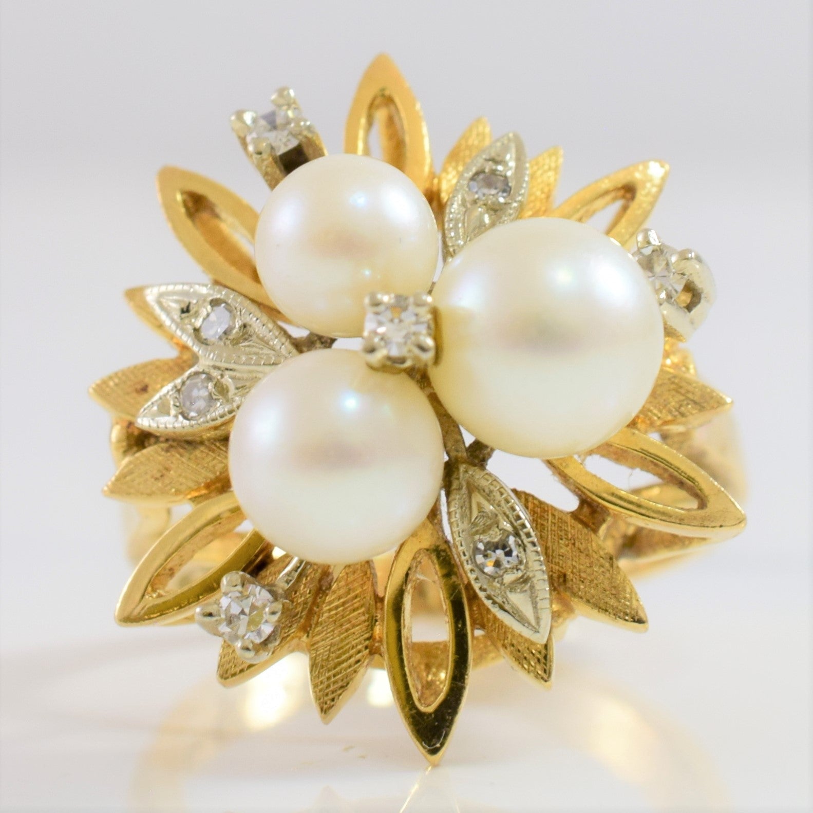 Pearl Cluster and Diamond Ring | 0.12 ctw SZ 6.75 |