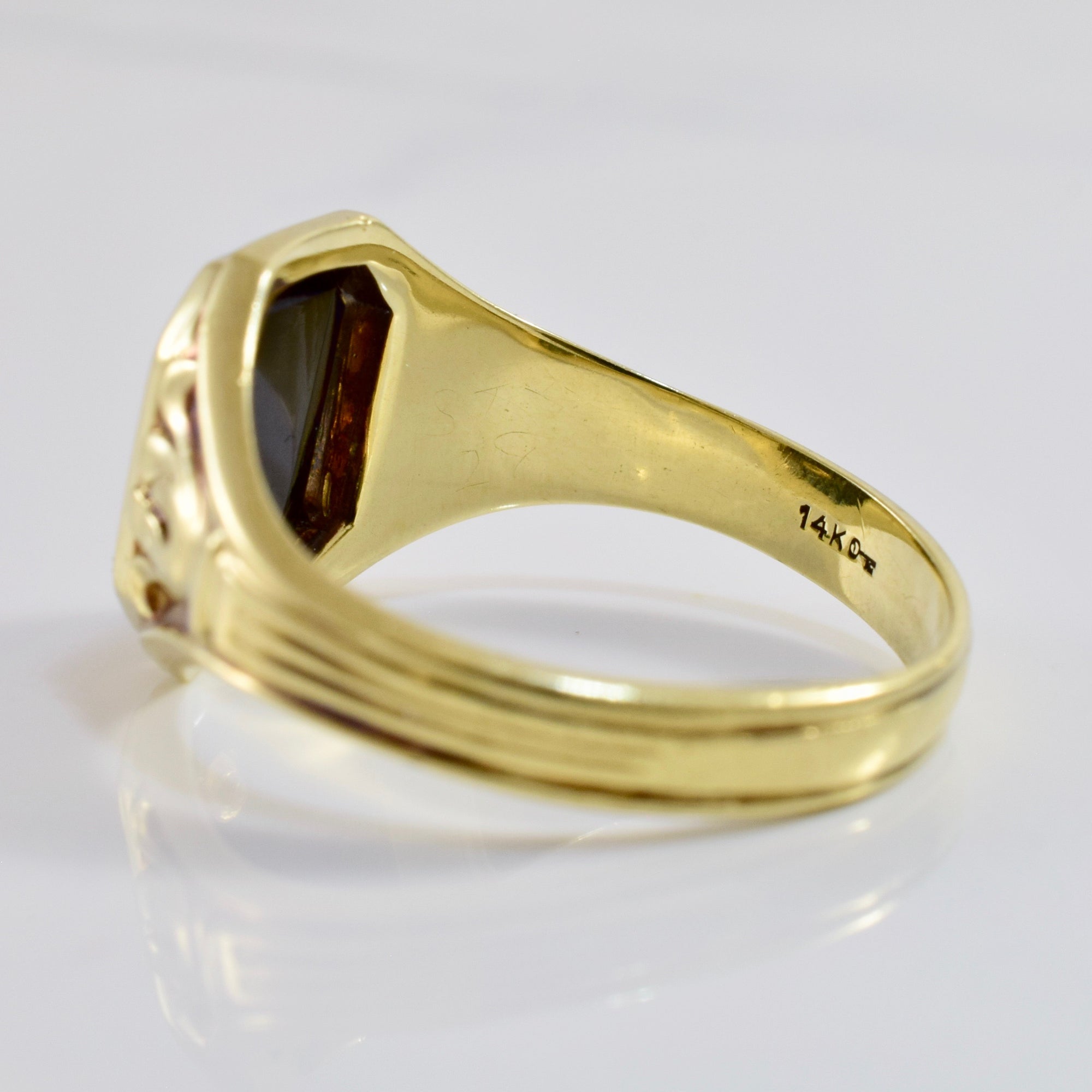 Diamond Signet Ring | 0.03 ctw SZ 9 |