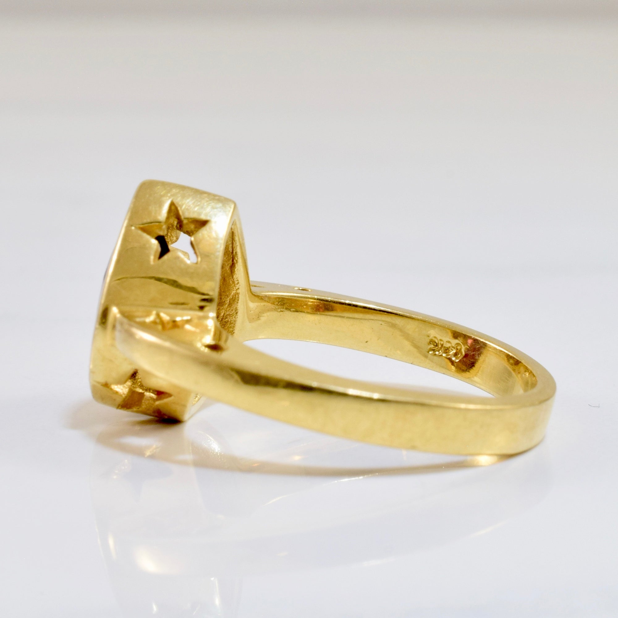 Star Detailed Bezel Set Garnet Ring | SZ 6.25 |