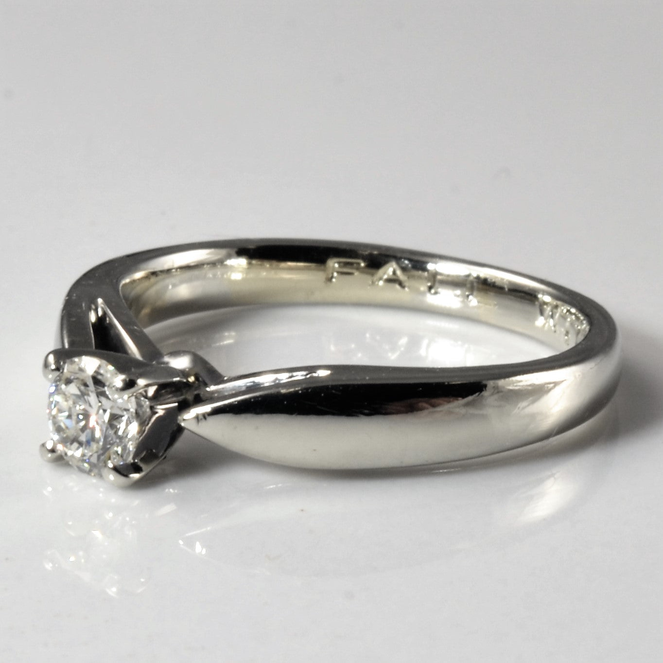 solitare diamond ring, engagement ring round brilliant cut