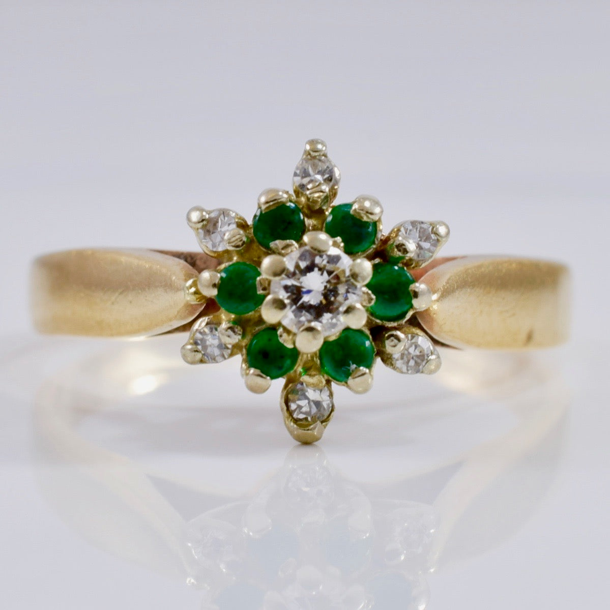 Diamond and Emerald Cluster Ring | 0.10 ctw SZ 7 |