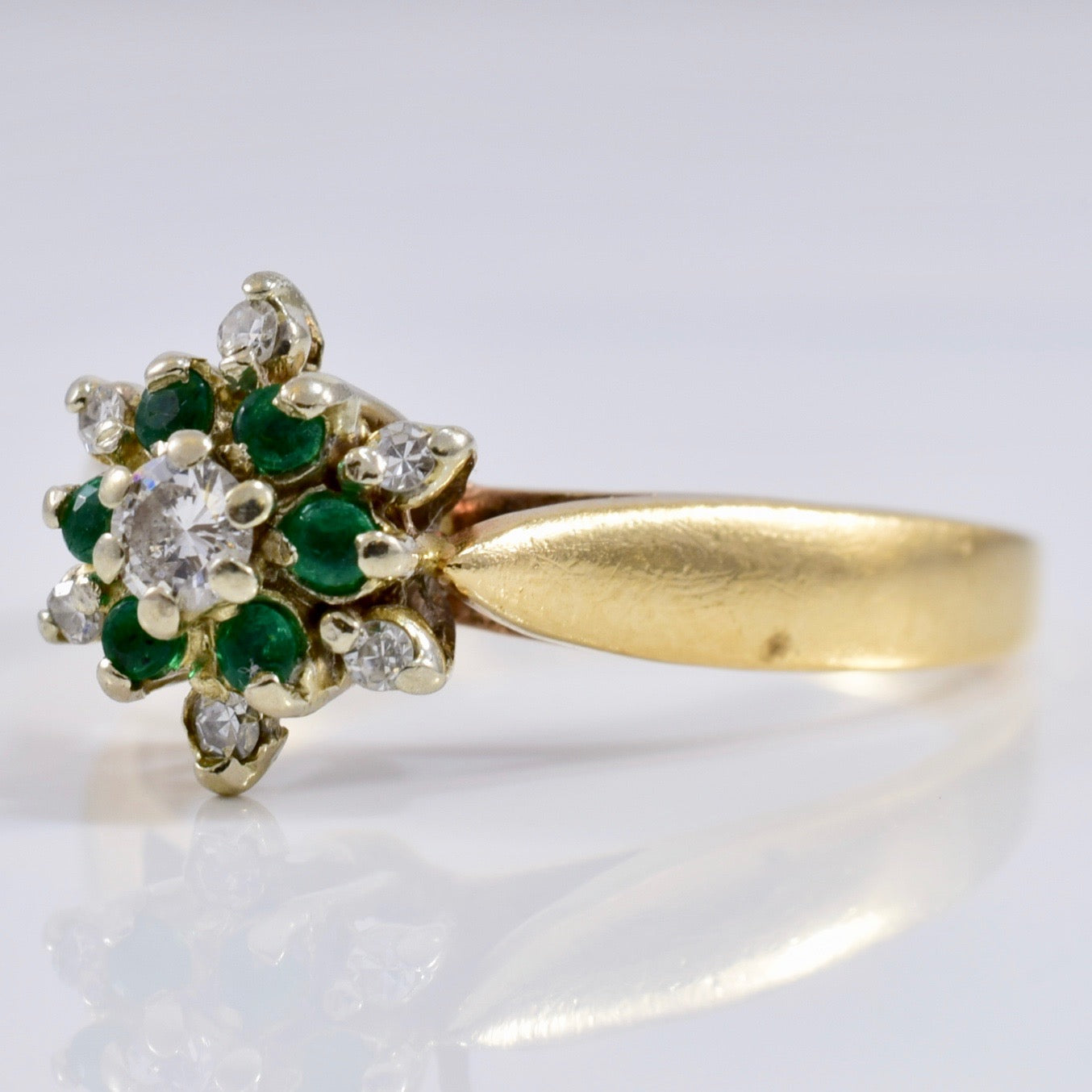 Diamond and Emerald Cluster Ring | 0.10 ctw SZ 7 |