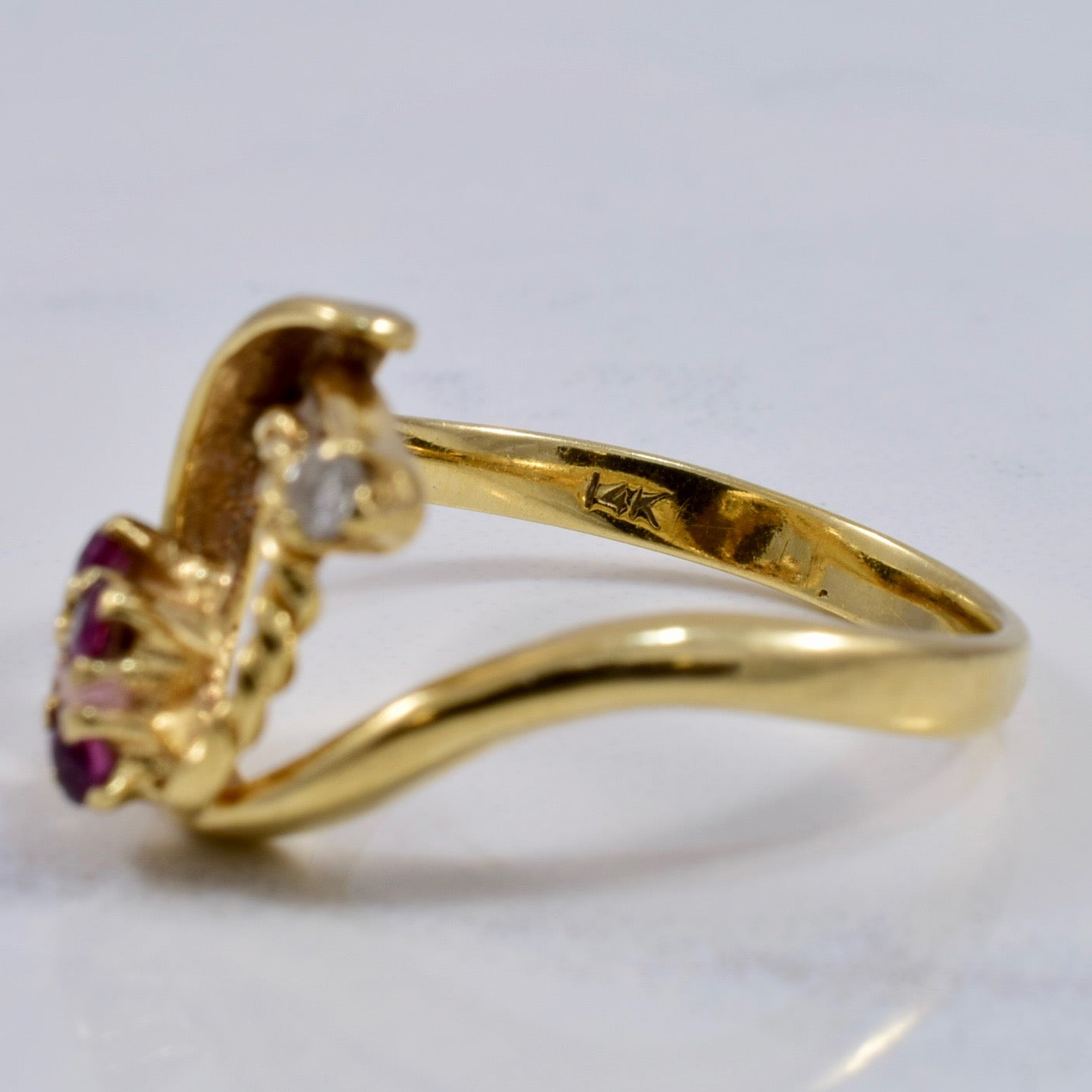 Diamond and Ruby Rope Ring | 0.03 ctw SZ 5.5 |