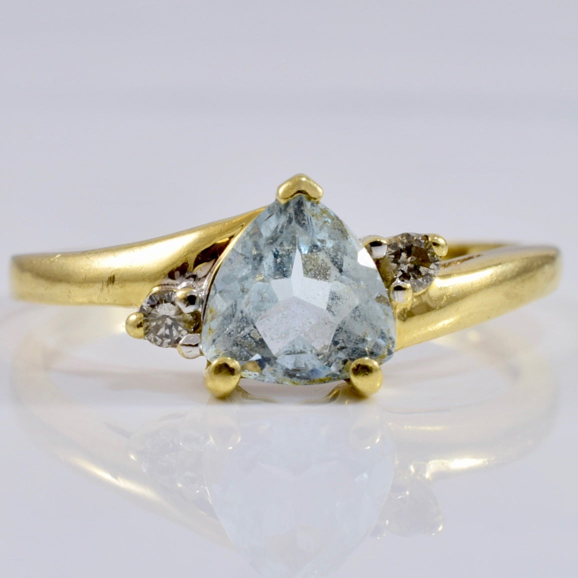 Aquamarine and Diamond Accent Ring | 0.04 ctw SZ 5.25 |