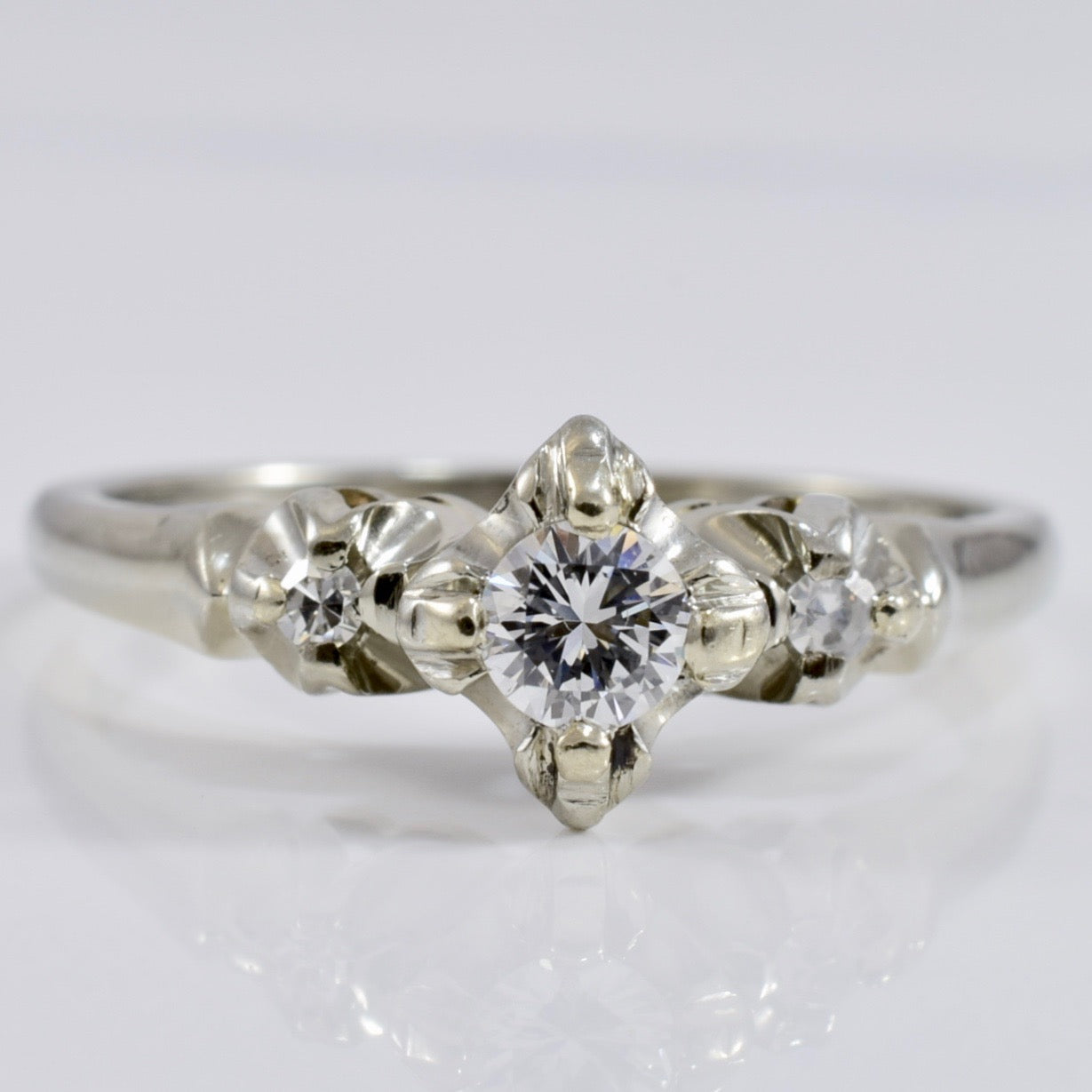 Diamond Ring with Accent Diamonds | 0.20 ctw SZ 7 |