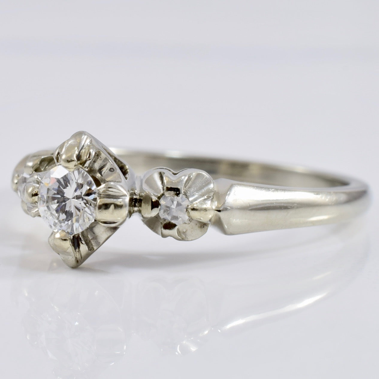 Diamond Ring with Accent Diamonds | 0.20 ctw SZ 7 |