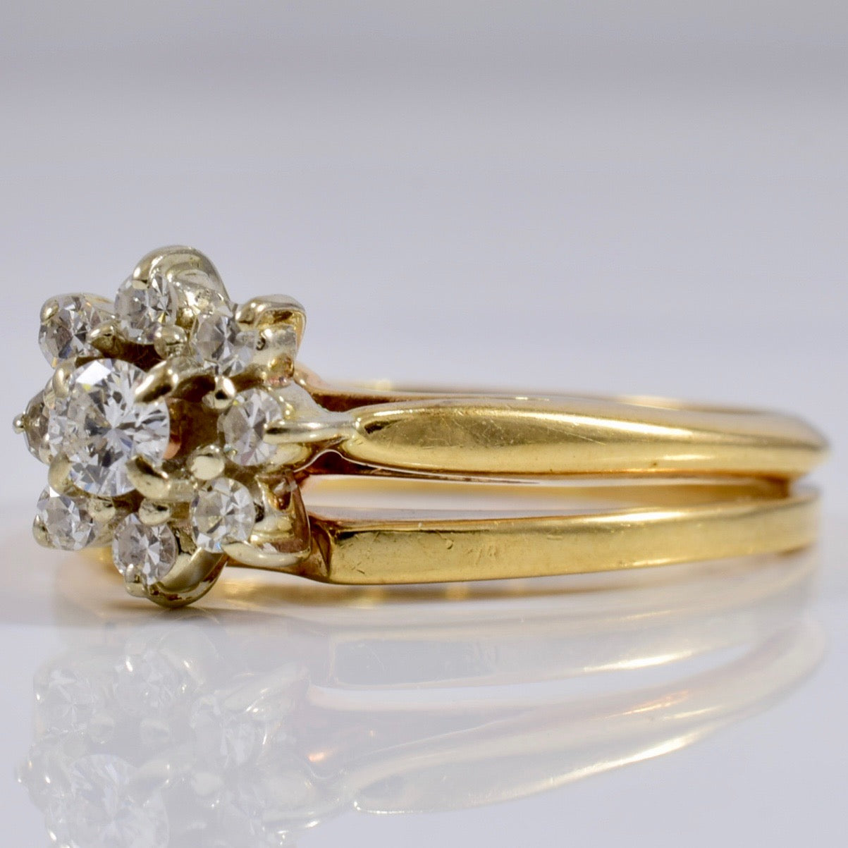 Floral Diamond Cluster Ring | 0.25 ctw SW 5.25 |