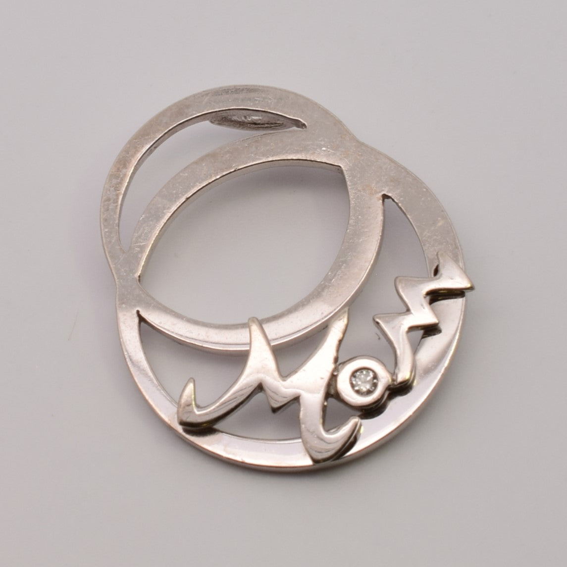 Diamond 'Mom' Pendant | 0.01ct |