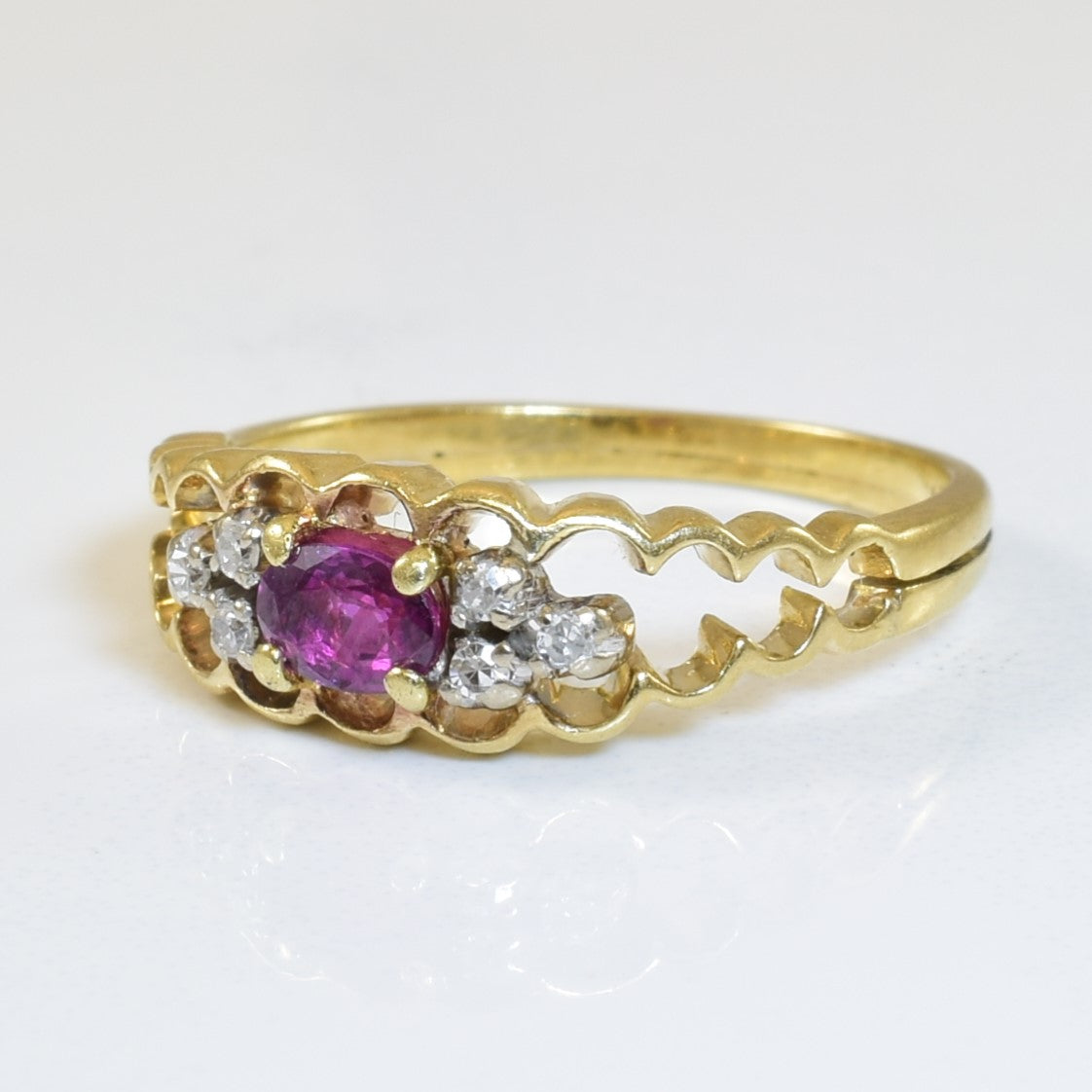 Scalloped Ruby & Diamond Ring | 0.27ct, 0.06ctw | SZ 6.5 |