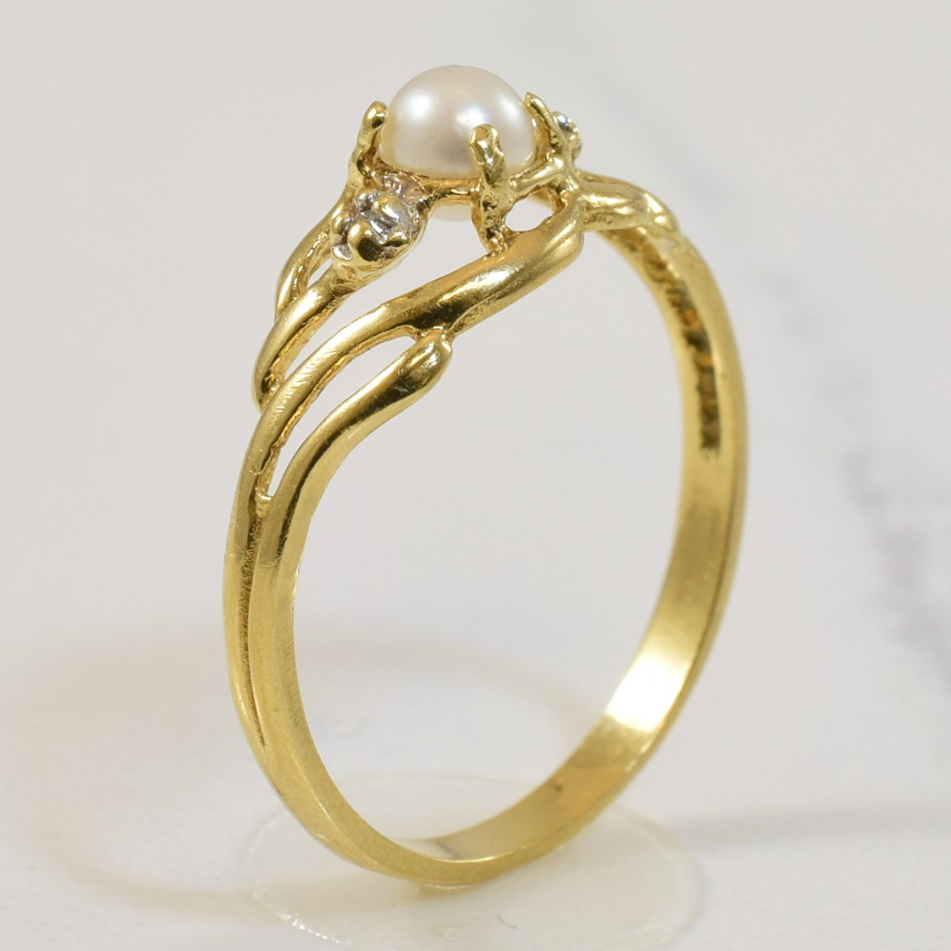 Pearl & Diamond Swirl Ring | 0.36ct, 0.01ctw | SZ 6 |