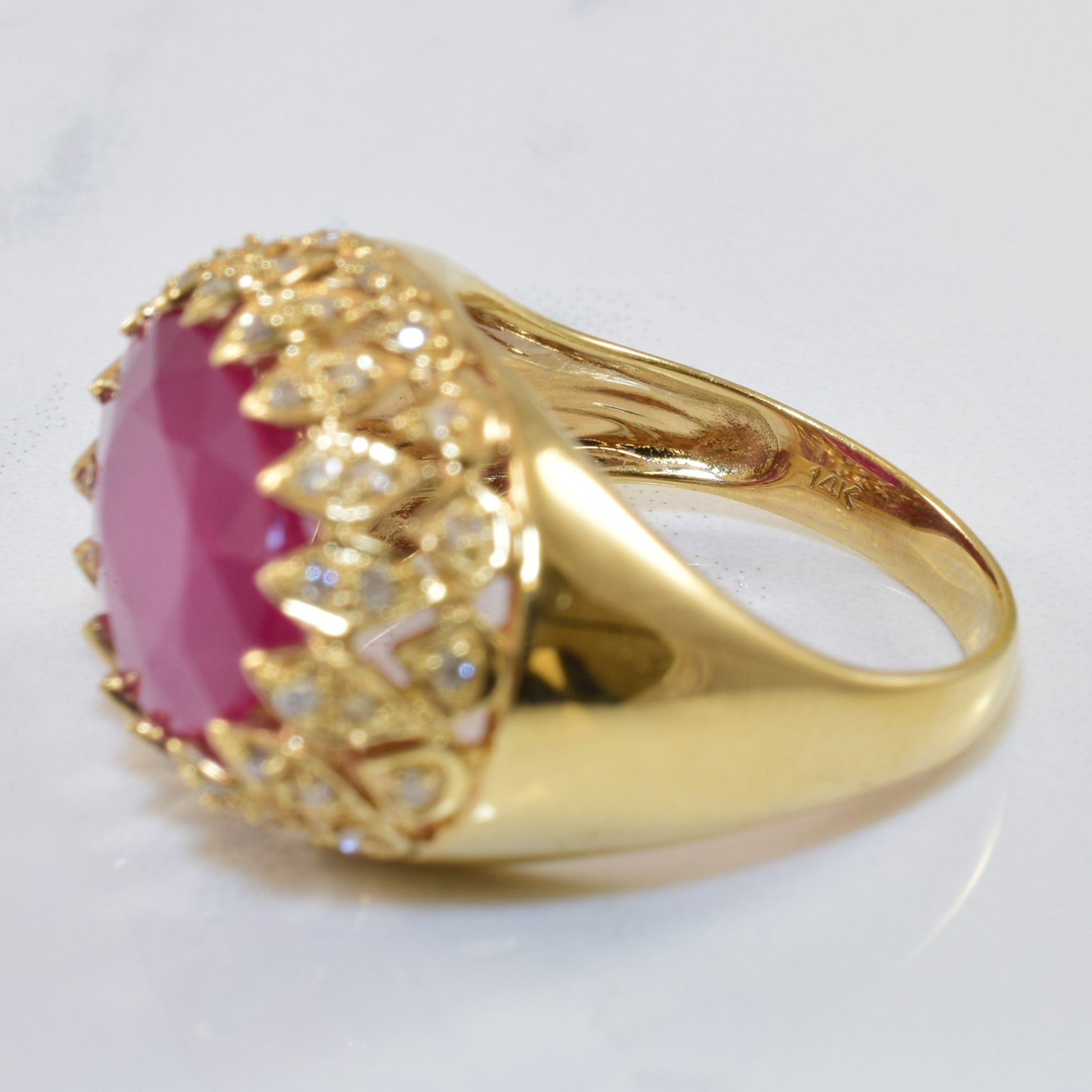 Bague dôme en filigrane rubis et diamants | 4,8 ct, 0,16 ct au total | Taille 7,25 | 