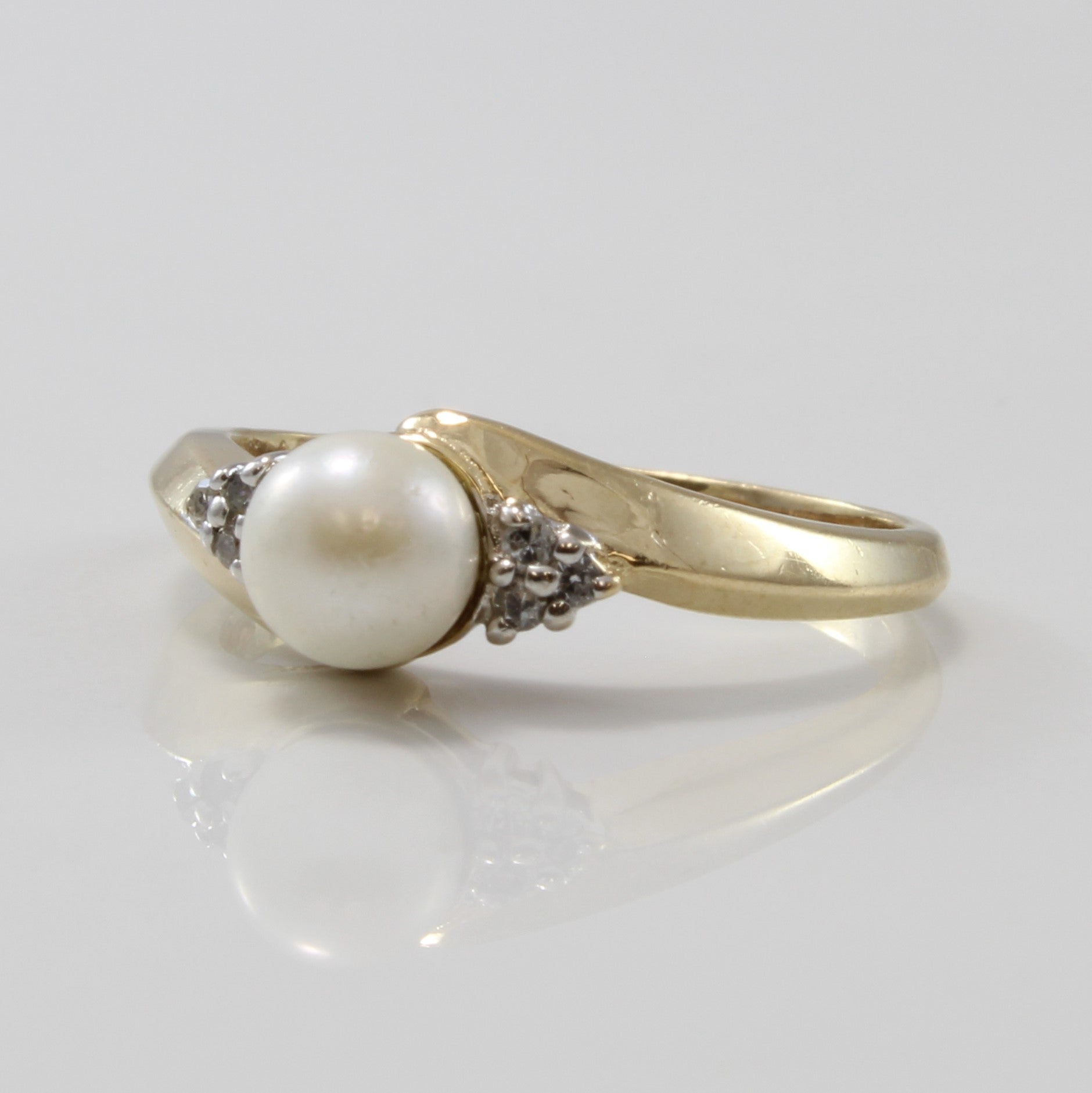 Bypass Pearl Ring Diamond Side Stones | 1.11ct, 0.03ctw | SZ 5.5 |