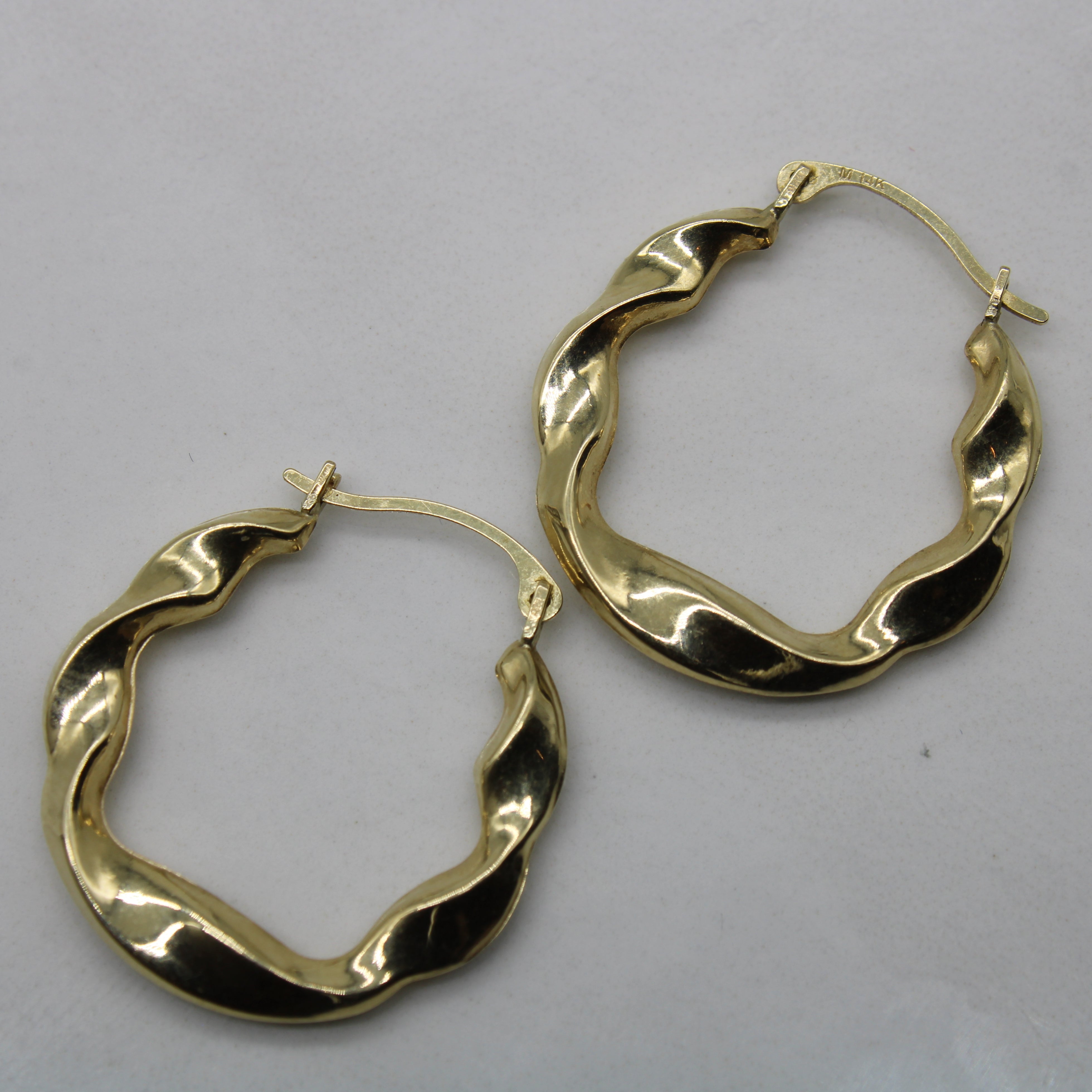 Twisted Hoop Earrings |