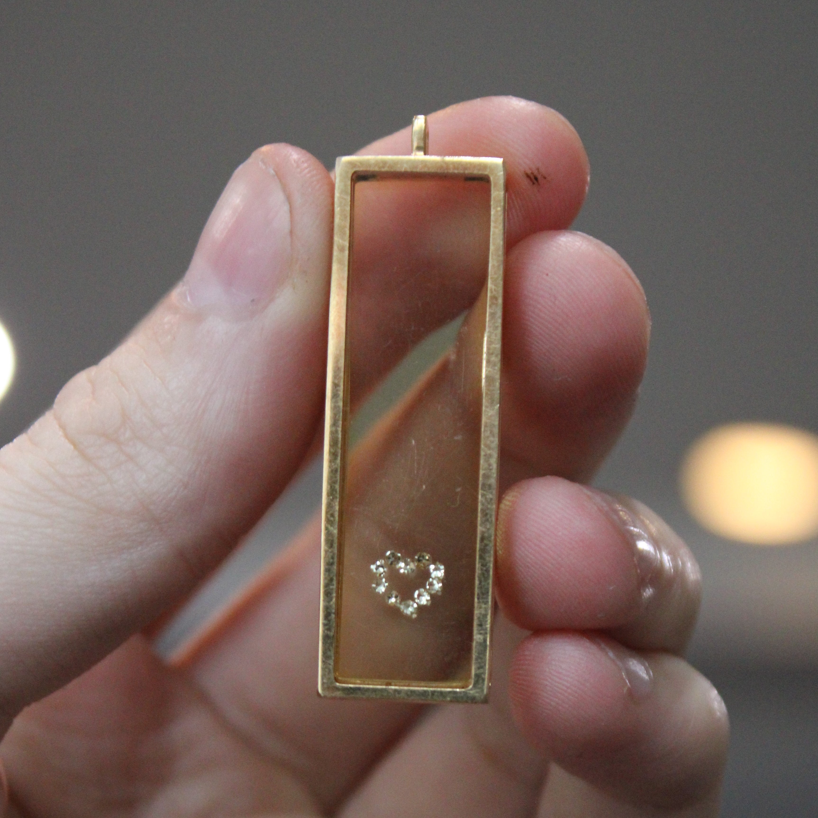 Pendentif cœur en résine et diamants | 0,10 ct | 