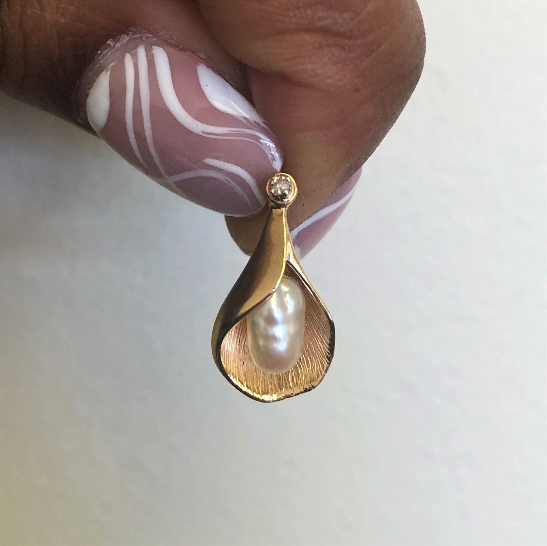 Baroque Pearl & Diamond Shell Pendant | 2.10ct, 0.02ct |