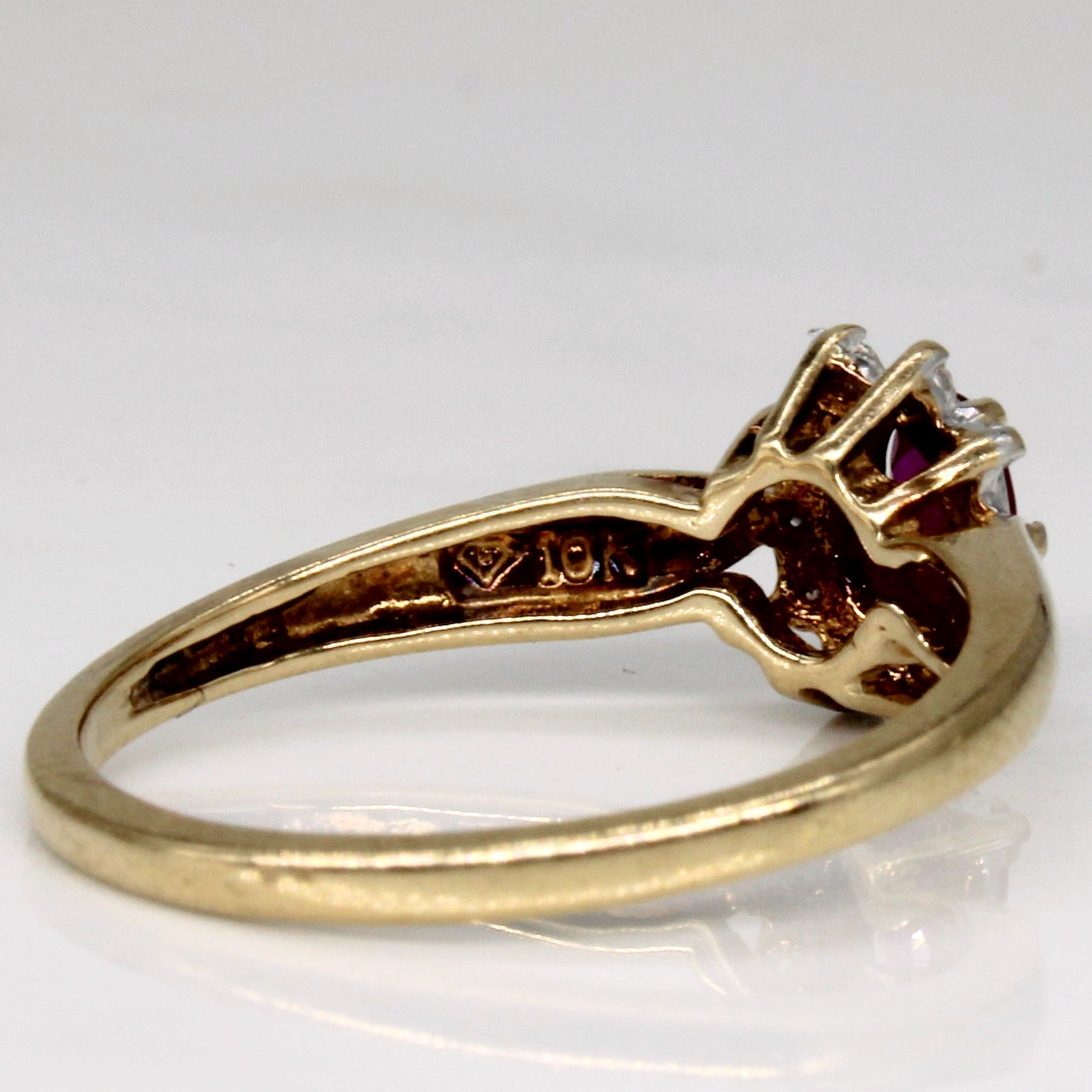 Bague halo rubis et diamants | 0,20 ct, 0,05 ct au total | Taille 7 | 