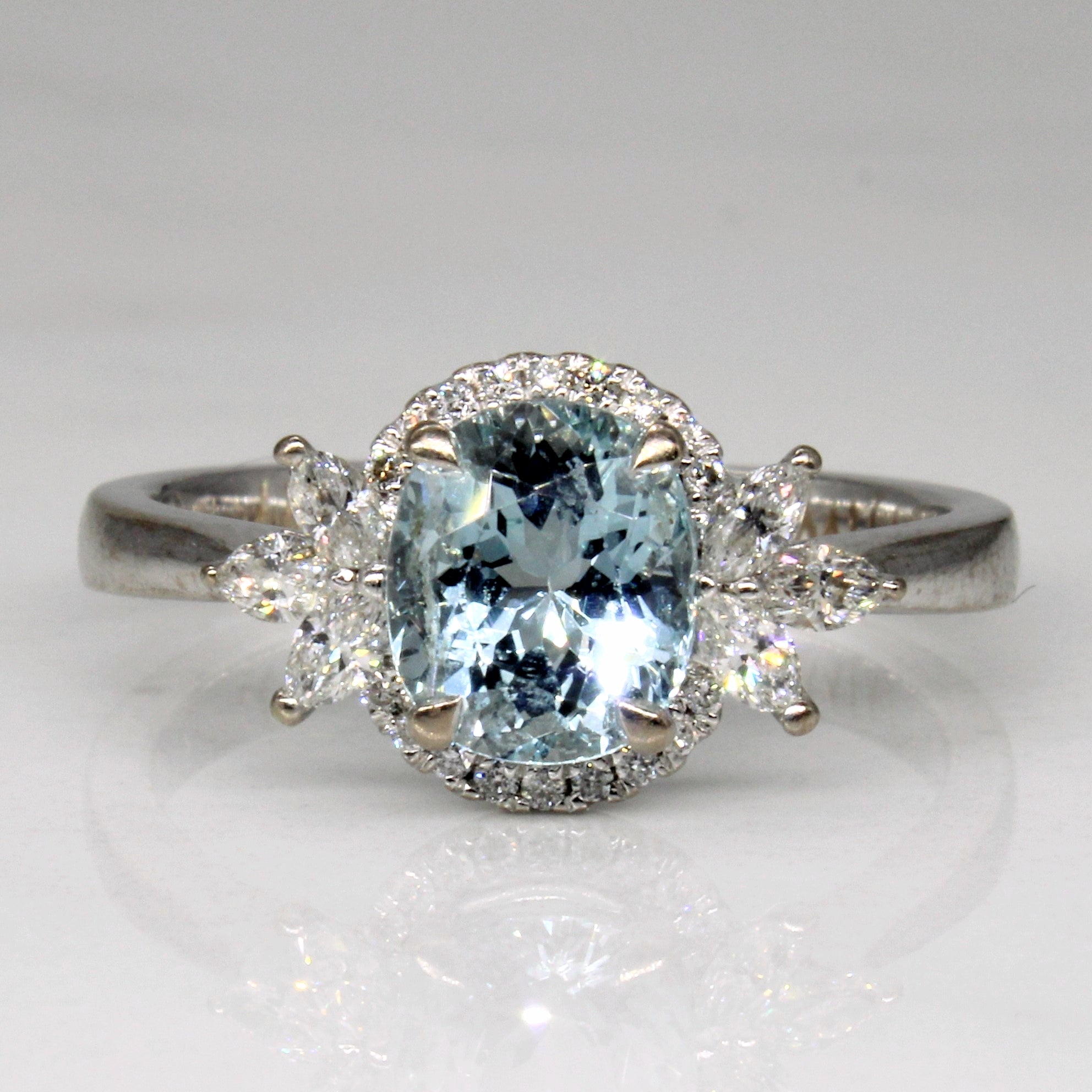 Bague de fiançailles halo aigue-marine et diamants | 1,18 ct, 0,28 ct au total | Taille 6 | 