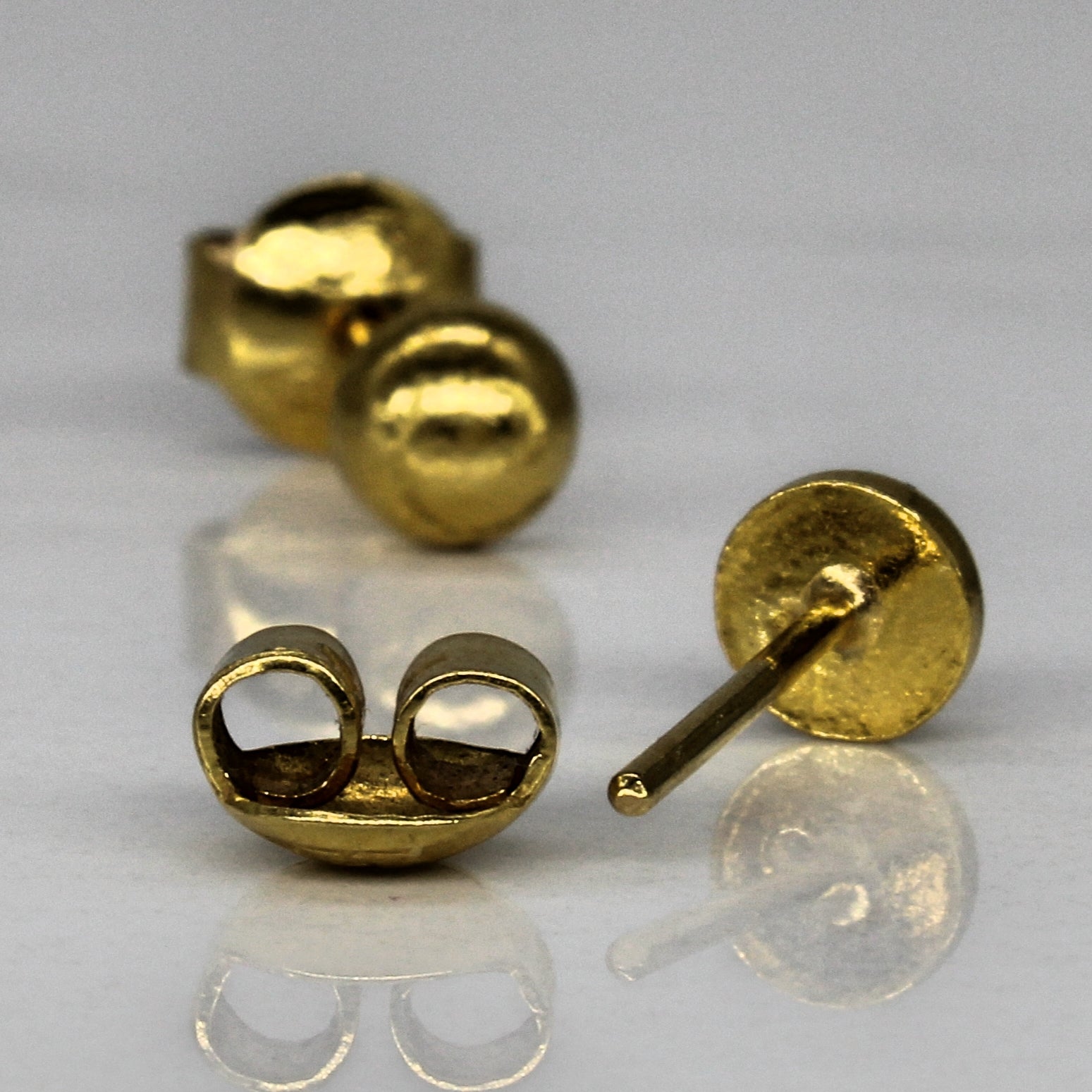 22k Yellow Gold Dome Studs |